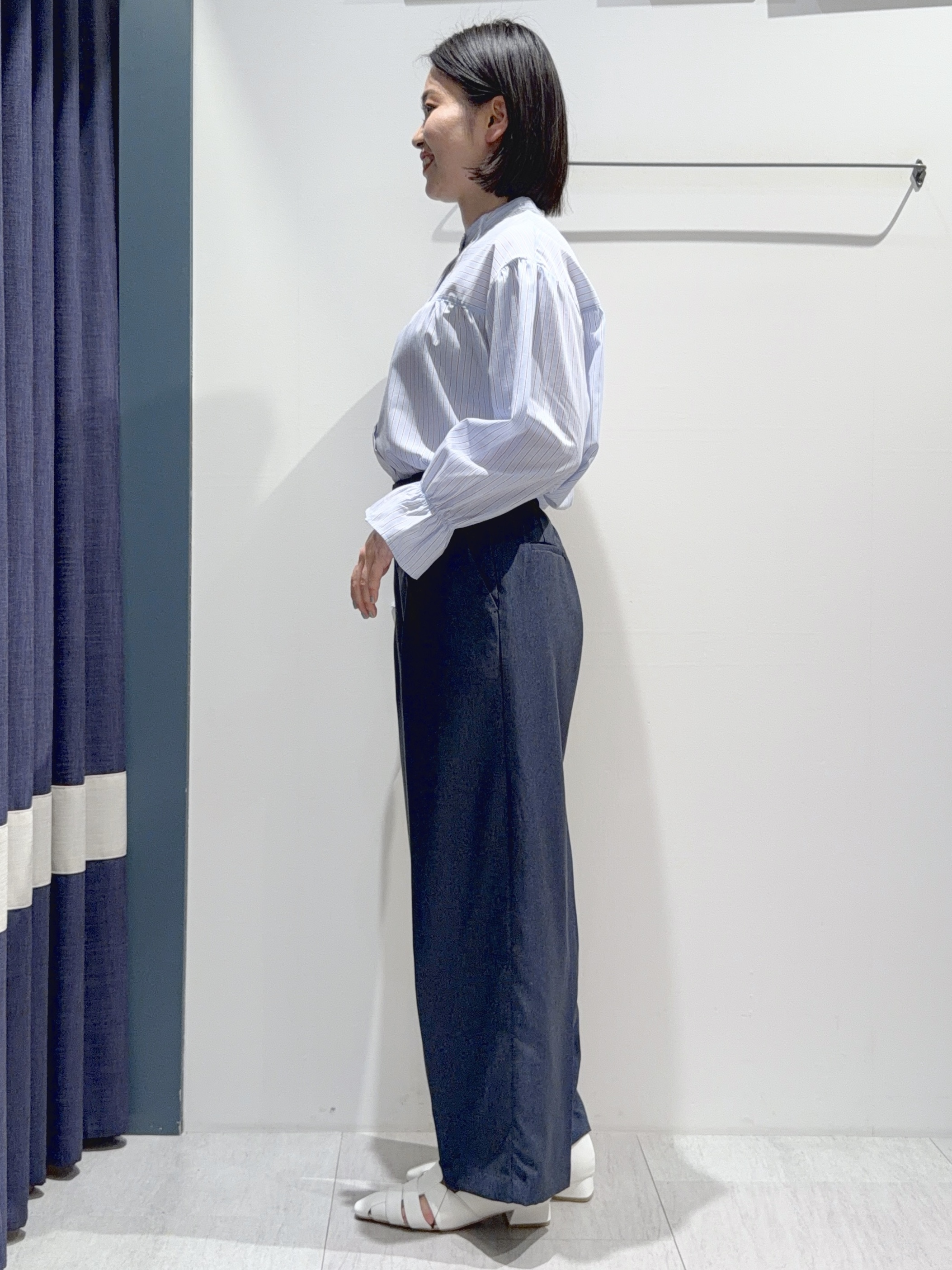 あんりさんの「grove｜【貴島明日香さん着用／イージーケア／接触冷感】麻混スタンドギャザーシャツ」を使ったコーディネート