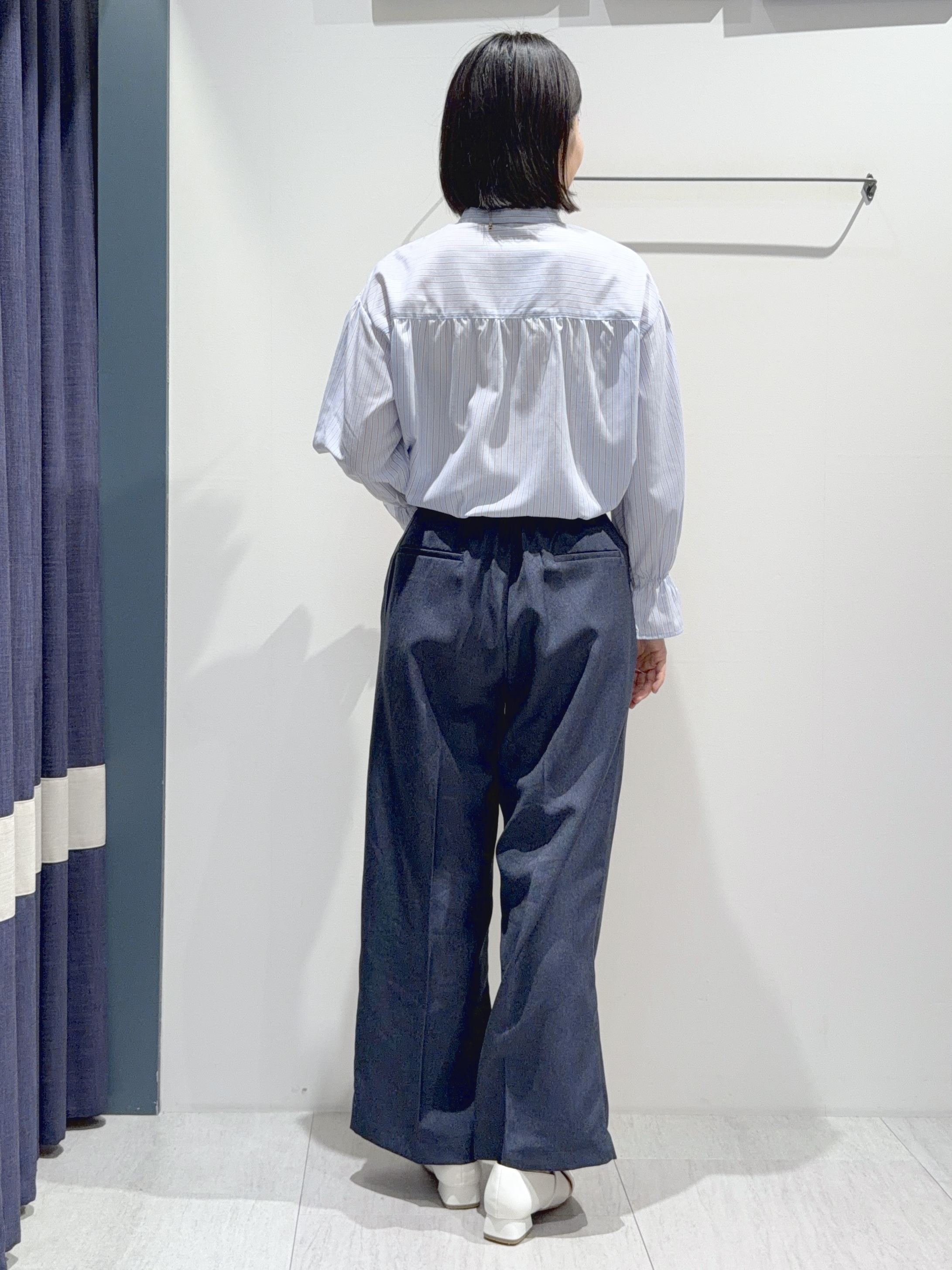 あんりさんの「grove｜【貴島明日香さん着用／イージーケア／接触冷感】麻混スタンドギャザーシャツ」を使ったコーディネート