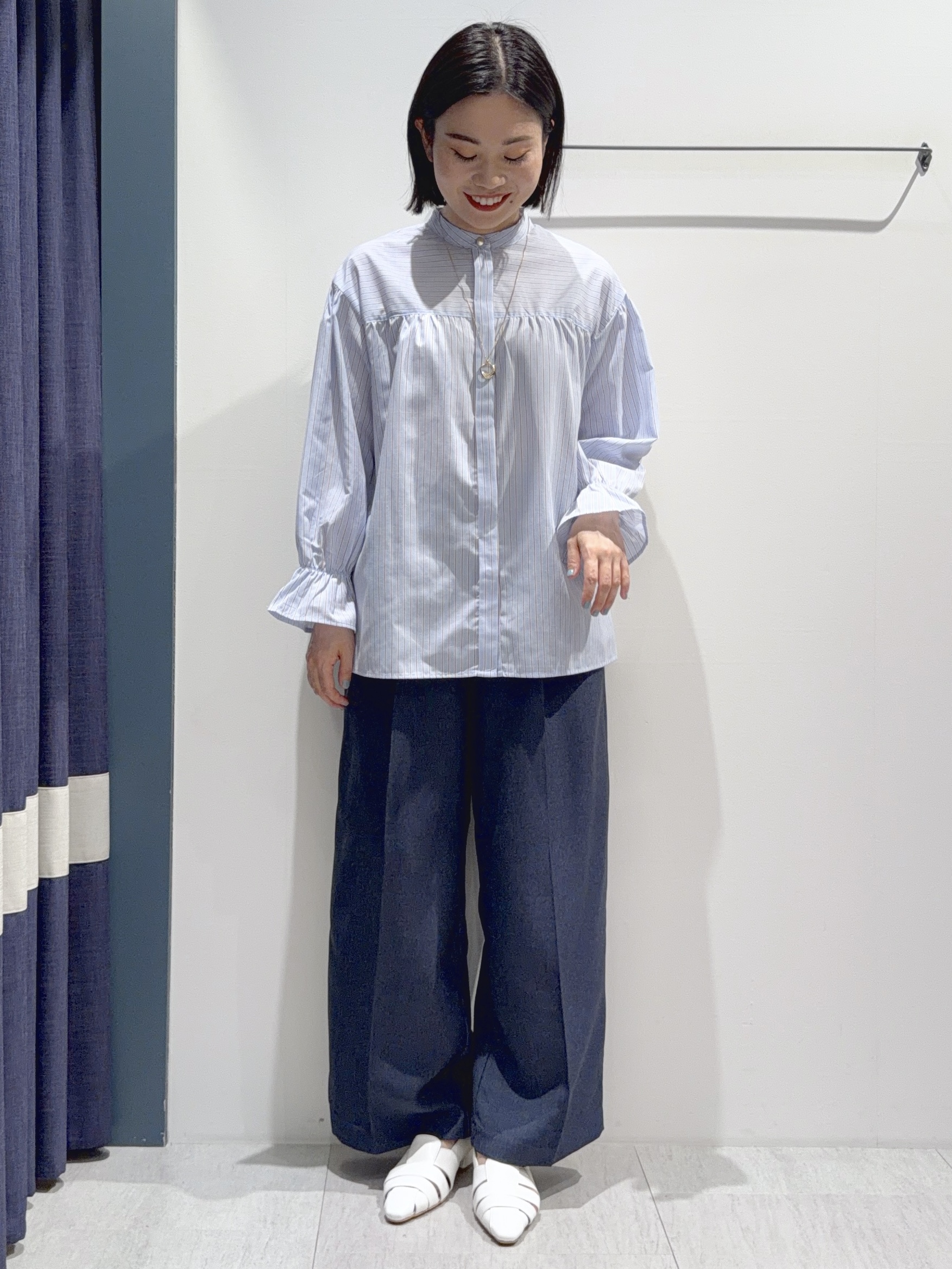 あんりさんの「grove｜【貴島明日香さん着用／イージーケア／接触冷感】麻混スタンドギャザーシャツ」を使ったコーディネート
