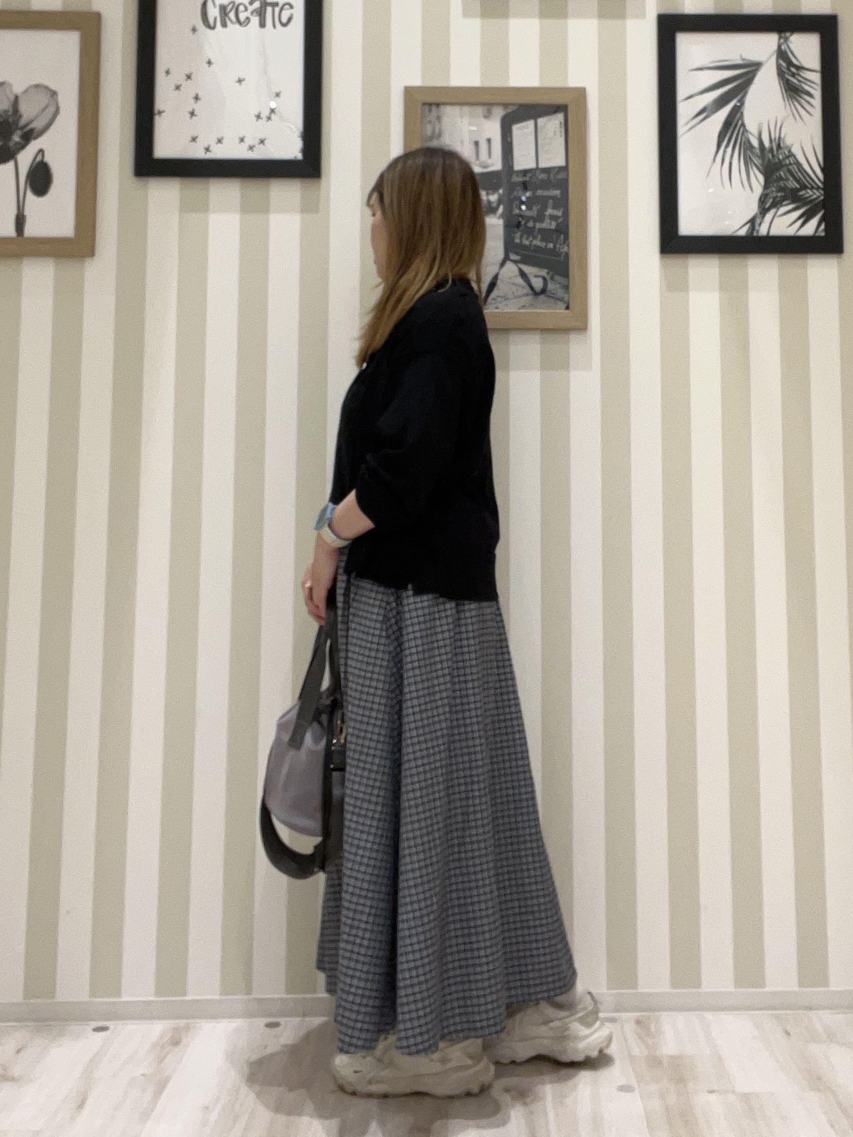 mさんの「SHOO･LA･RUE｜【洗濯機可/ひんやり/UV】さらっとしたタッチが心地よい ショート丈 Vネックカーディガン」を使ったコーディネート