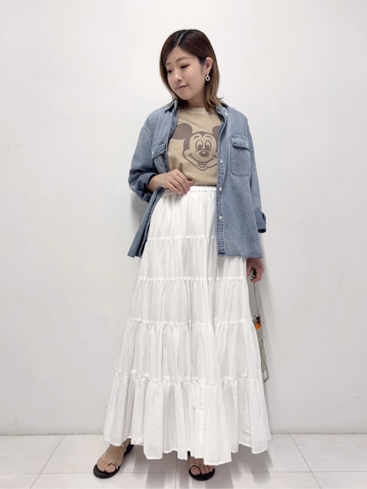 Nishijimaさんの「DRESSTERIOR｜【ウォッシャブル/羽織りにも】ライトオンスデニムシャツ」を使ったコーディネート