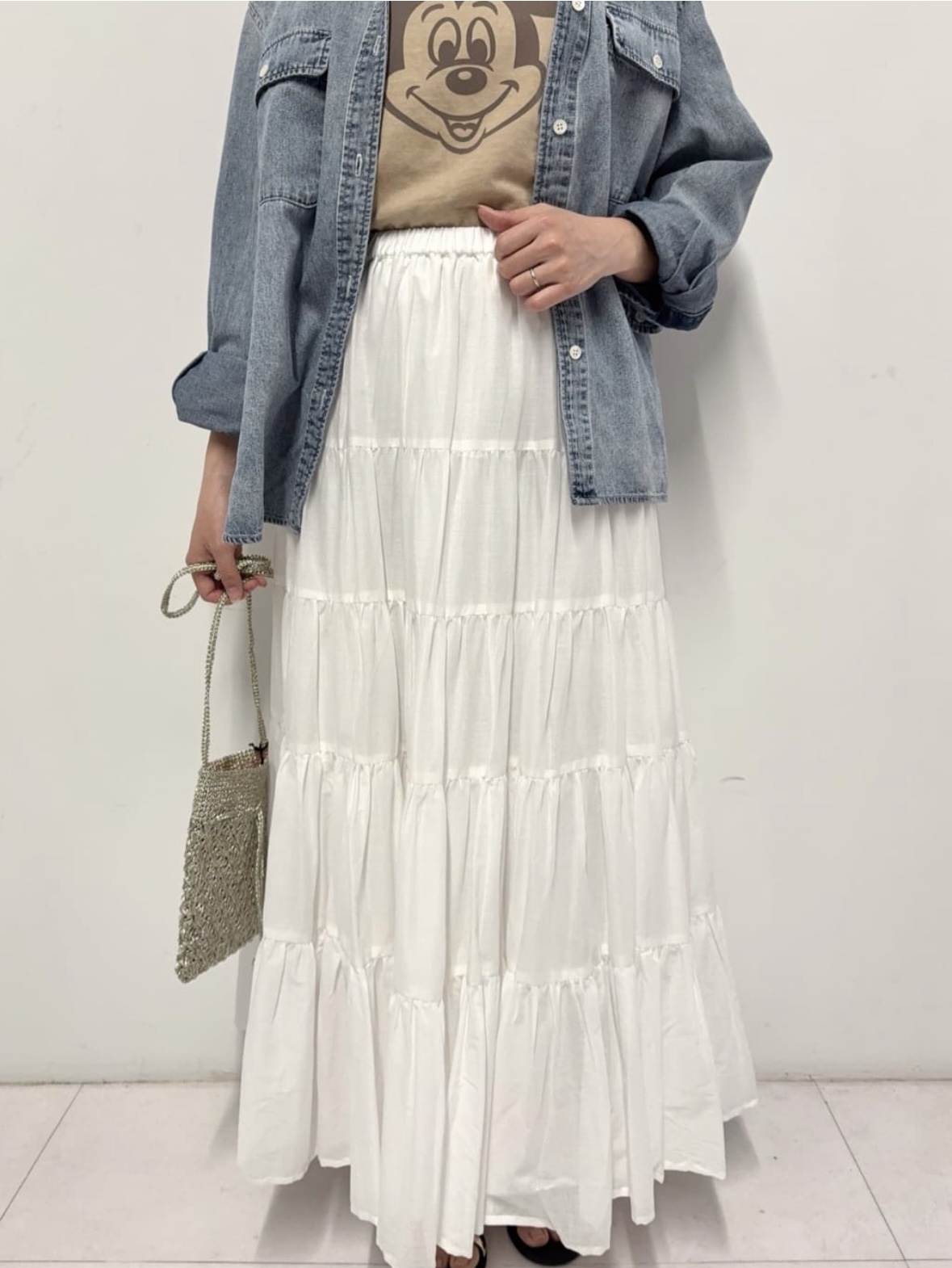 Nishijimaさんの「DRESSTERIOR｜【ウォッシャブル/羽織りにも】ライトオンスデニムシャツ」を使ったコーディネート