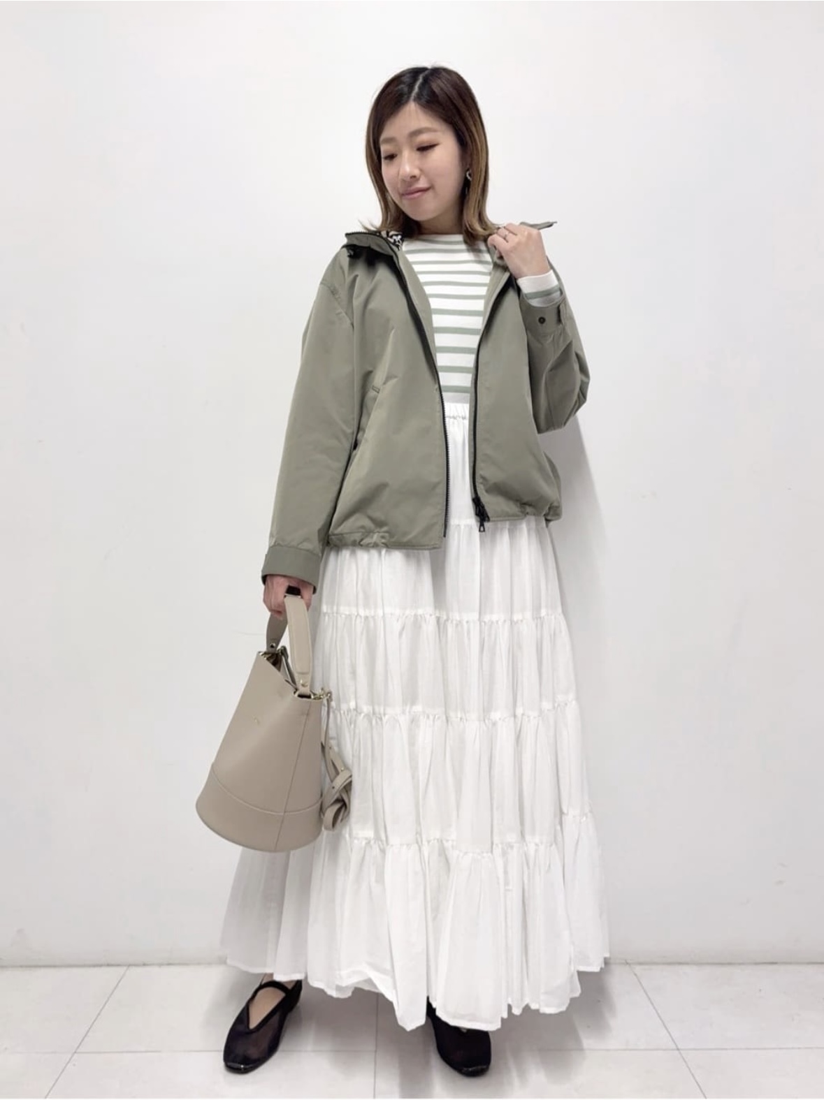 Nishijimaさんの「DRESSTERIOR｜【ウォッシャブル/撥水素材】撥水ツイル マウンテンパーカー」を使ったコーディネート