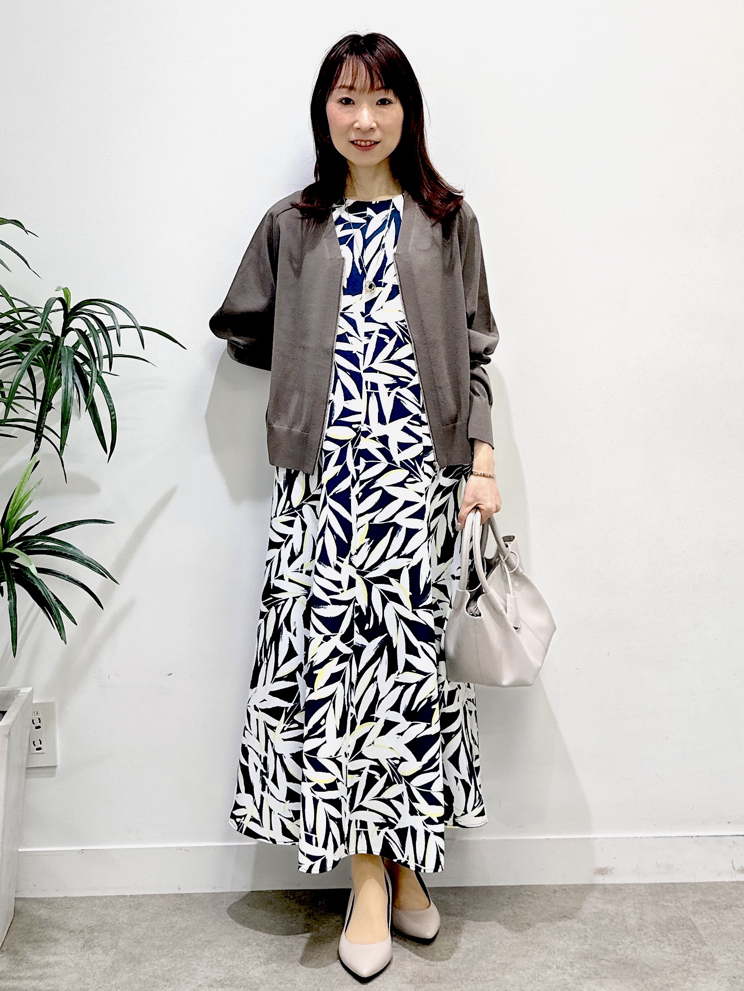 Miwaさんの「UNTITLED｜【アンサンブル可/日除け・冷房対策】シアーレーヨンZIPカーディガン」を使ったコーディネート