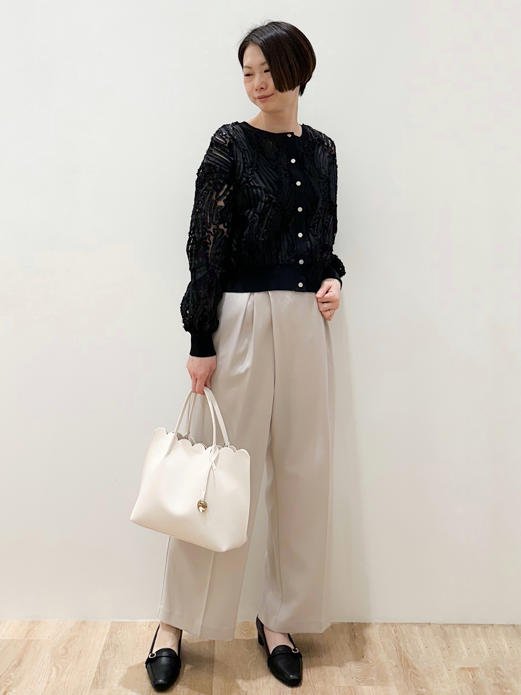 yurieさんの「OPAQUE.CLIP｜シアー幾何刺繍カーディガン【洗濯機OK】」を使ったコーディネート