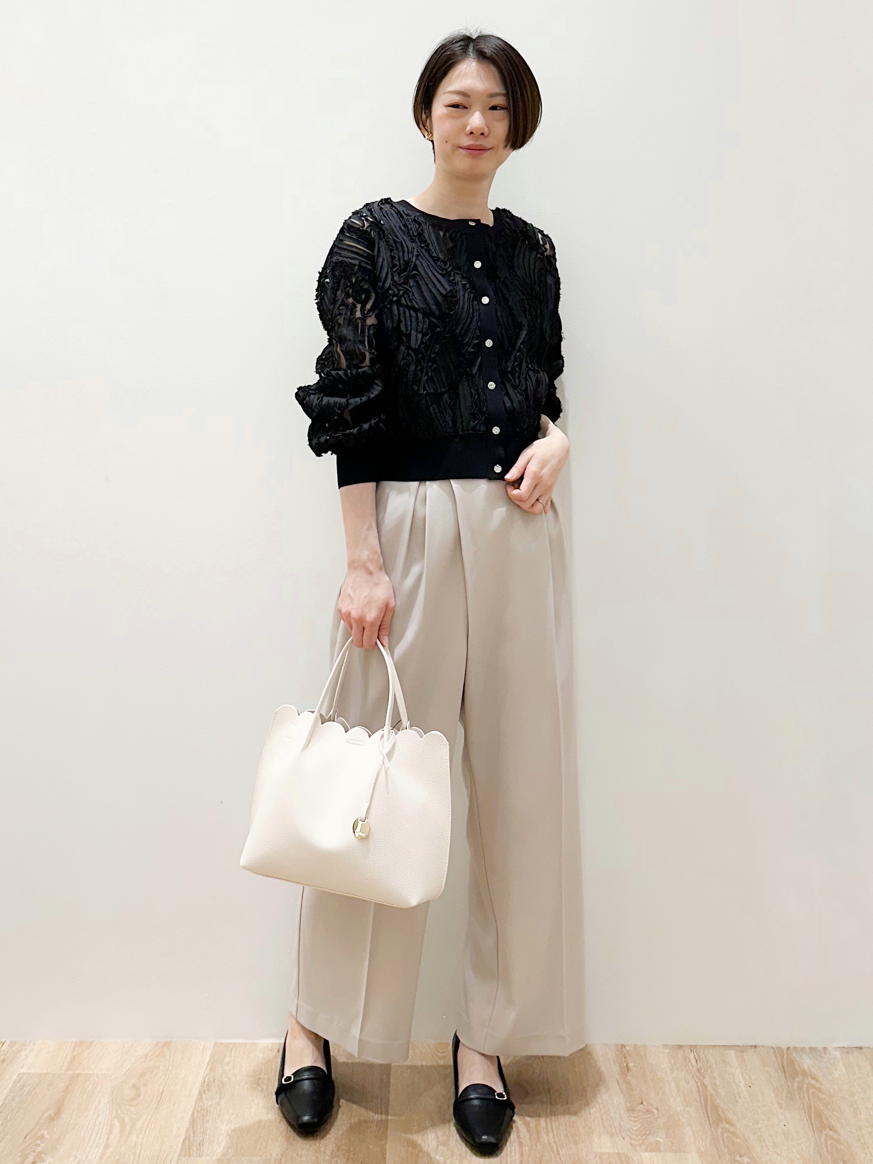 yurieさんの「OPAQUE.CLIP｜シアー幾何刺繍カーディガン【洗濯機OK】」を使ったコーディネート