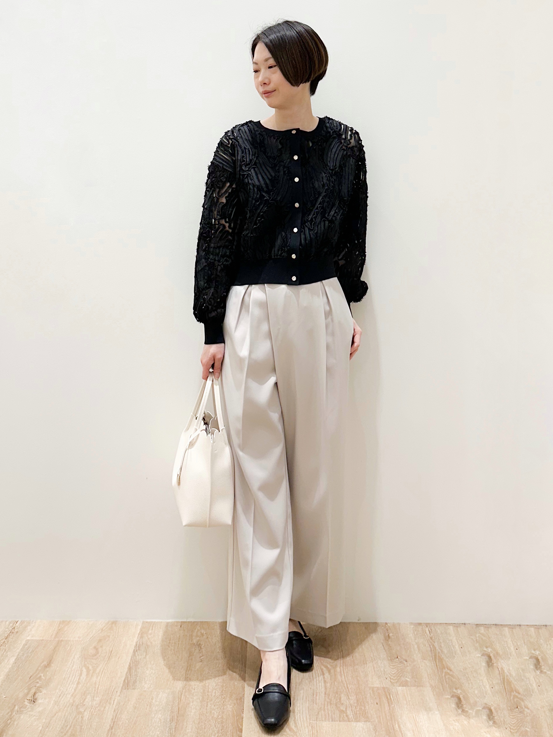 yurieさんの「OPAQUE.CLIP｜シアー幾何刺繍カーディガン【洗濯機OK】」を使ったコーディネート