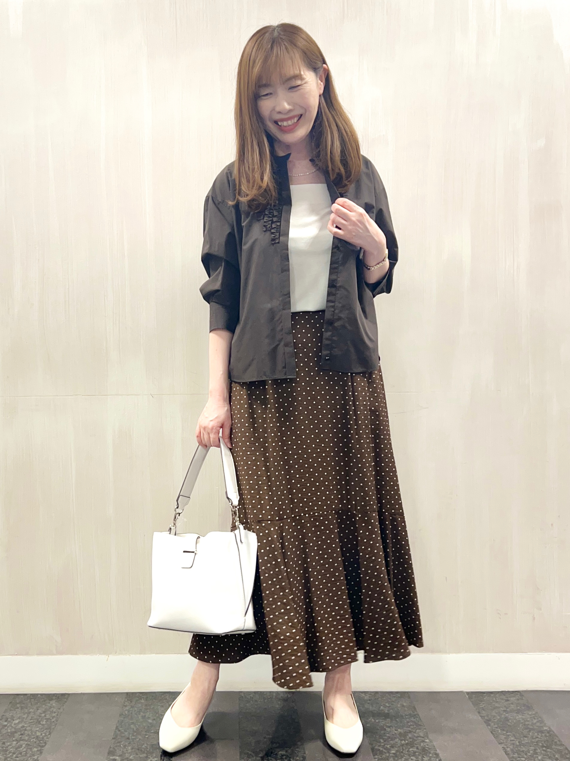 yuさんの「Reflect｜【接触冷感】八分袖フロントフリルブラウス」を使ったコーディネート