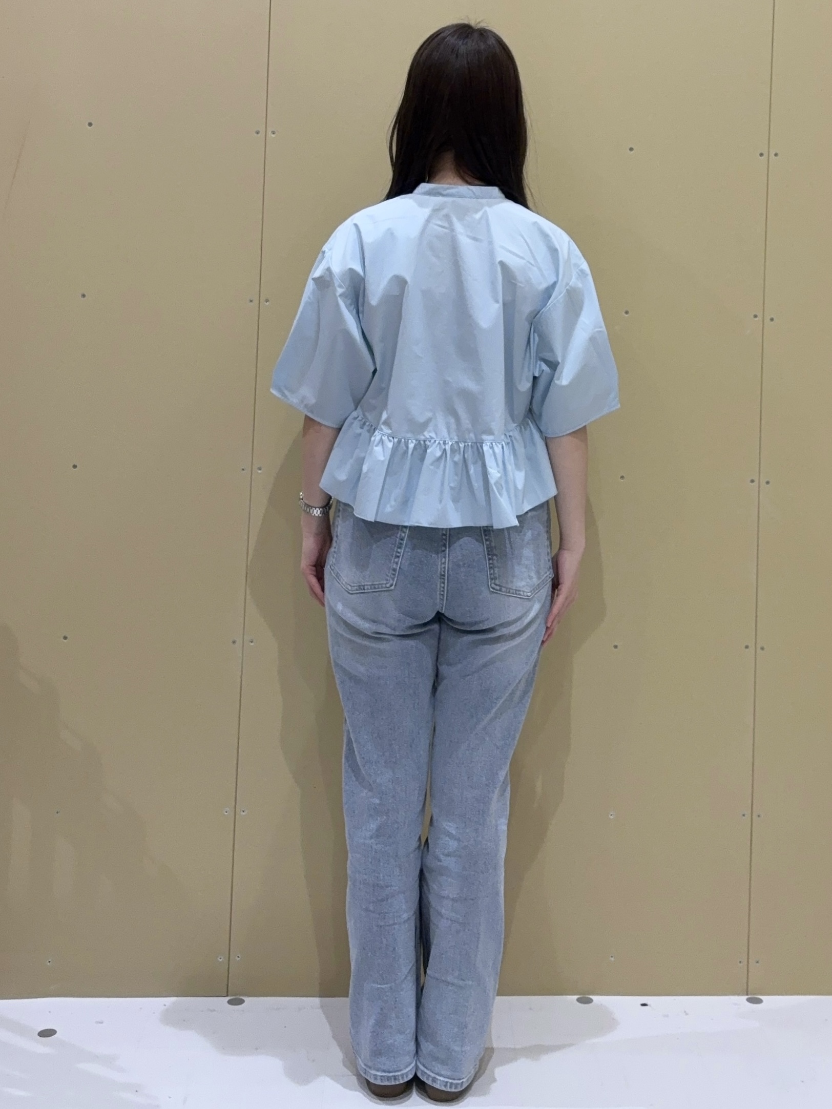 EMIRIさんの「OPAQUE.CLIP｜フリルペプラムシャツブラウス【洗濯機OK】」を使ったコーディネート
