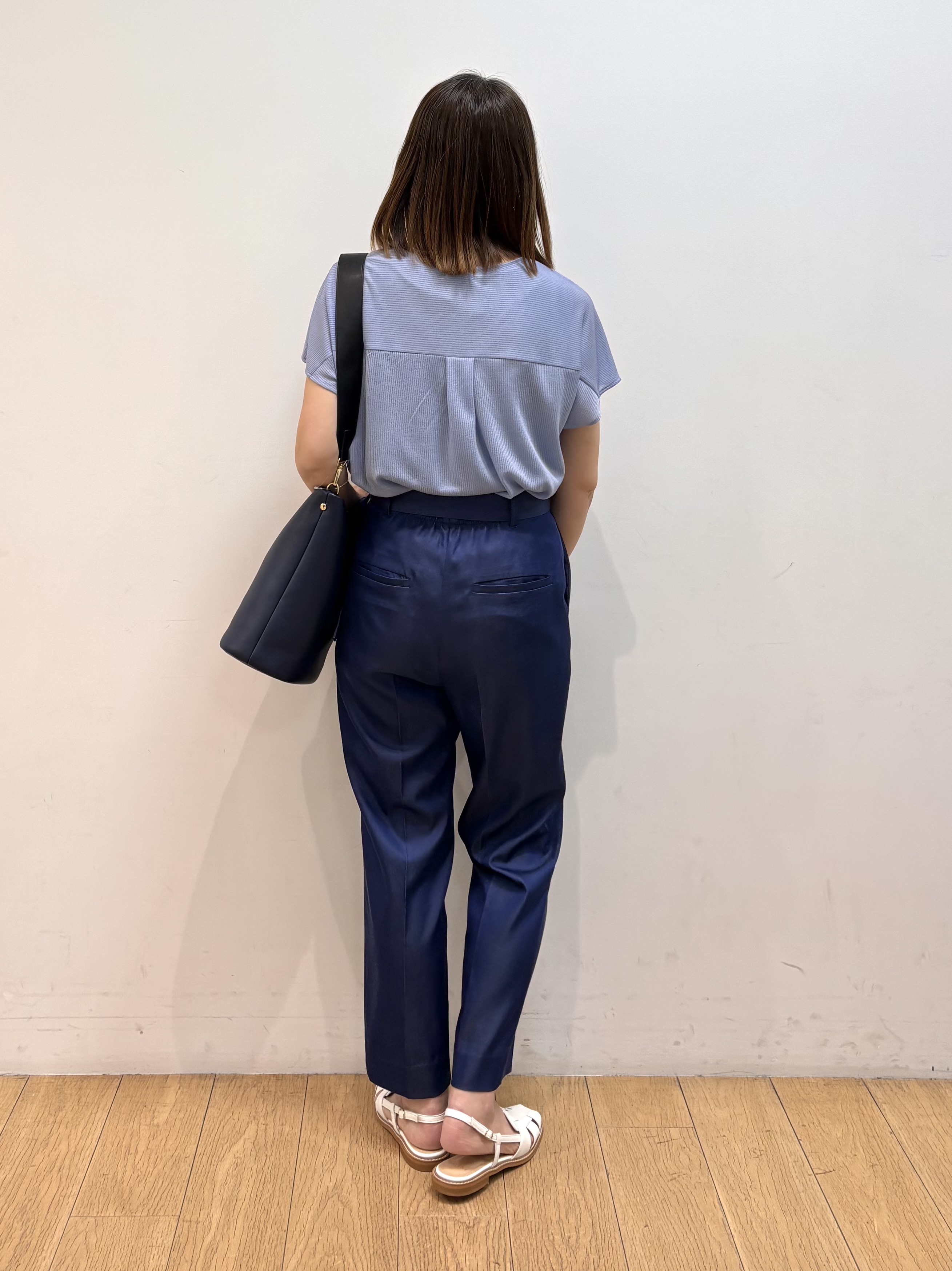 mikkoさんの「INDIVI｜【洗える／UVケア／SETUP可能】デニムライクテーパードパンツ」を使ったコーディネート