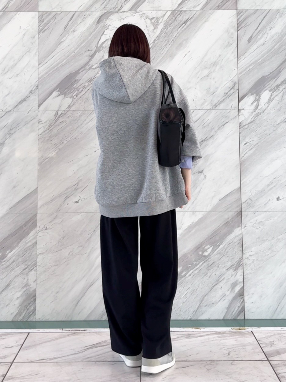 𝐜𝐡𝐢𝐤𝐚さんの「SHOO･LA･RUE｜【セットアップ可/なめらかタッチ】ダブルジップでこなれ見え オーバーサイズゆるパーカ」を使ったコーディネート