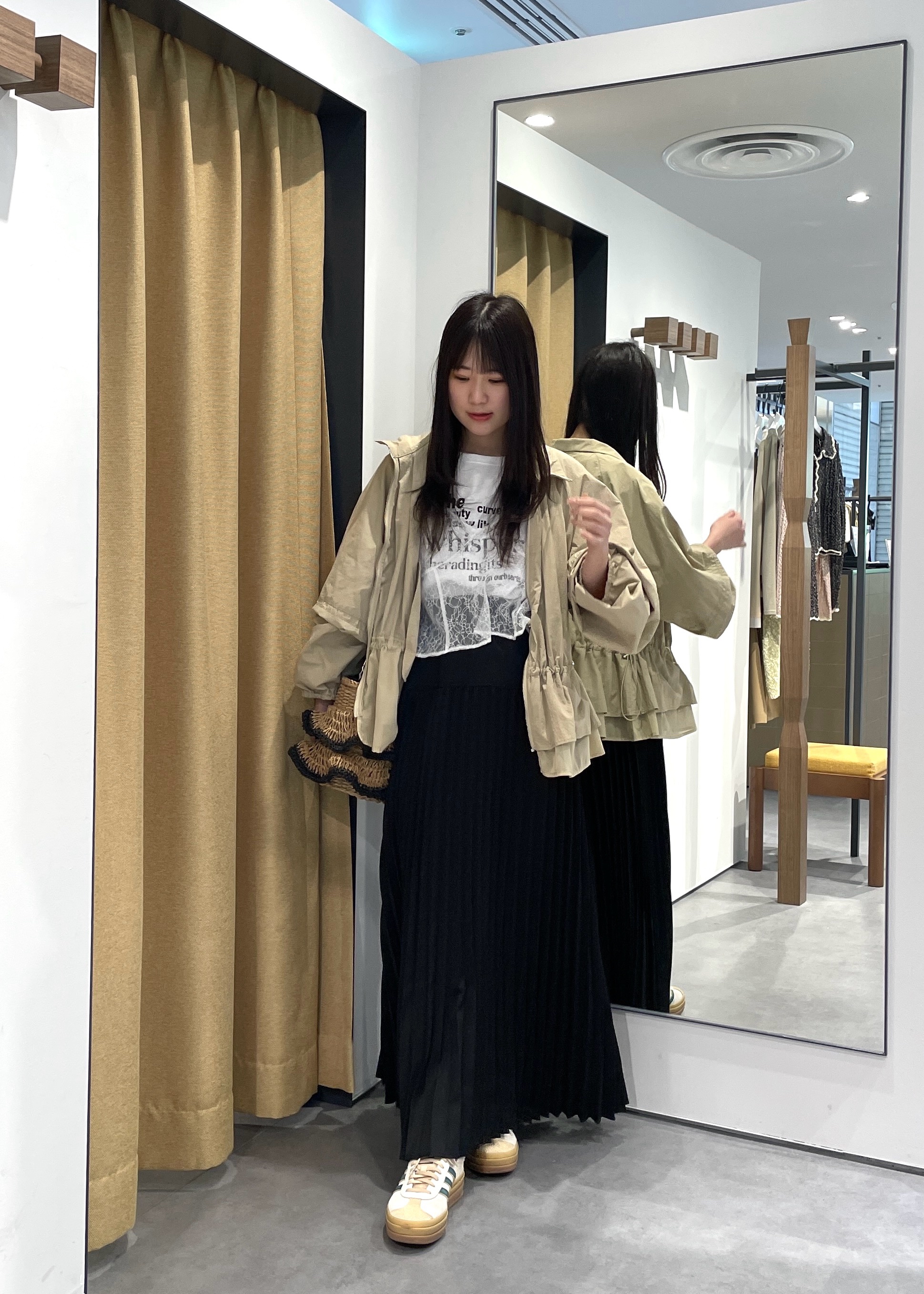 Renoさんの「INDIVI｜メッセージプリントクルーネックTシャツ」を使ったコーディネート