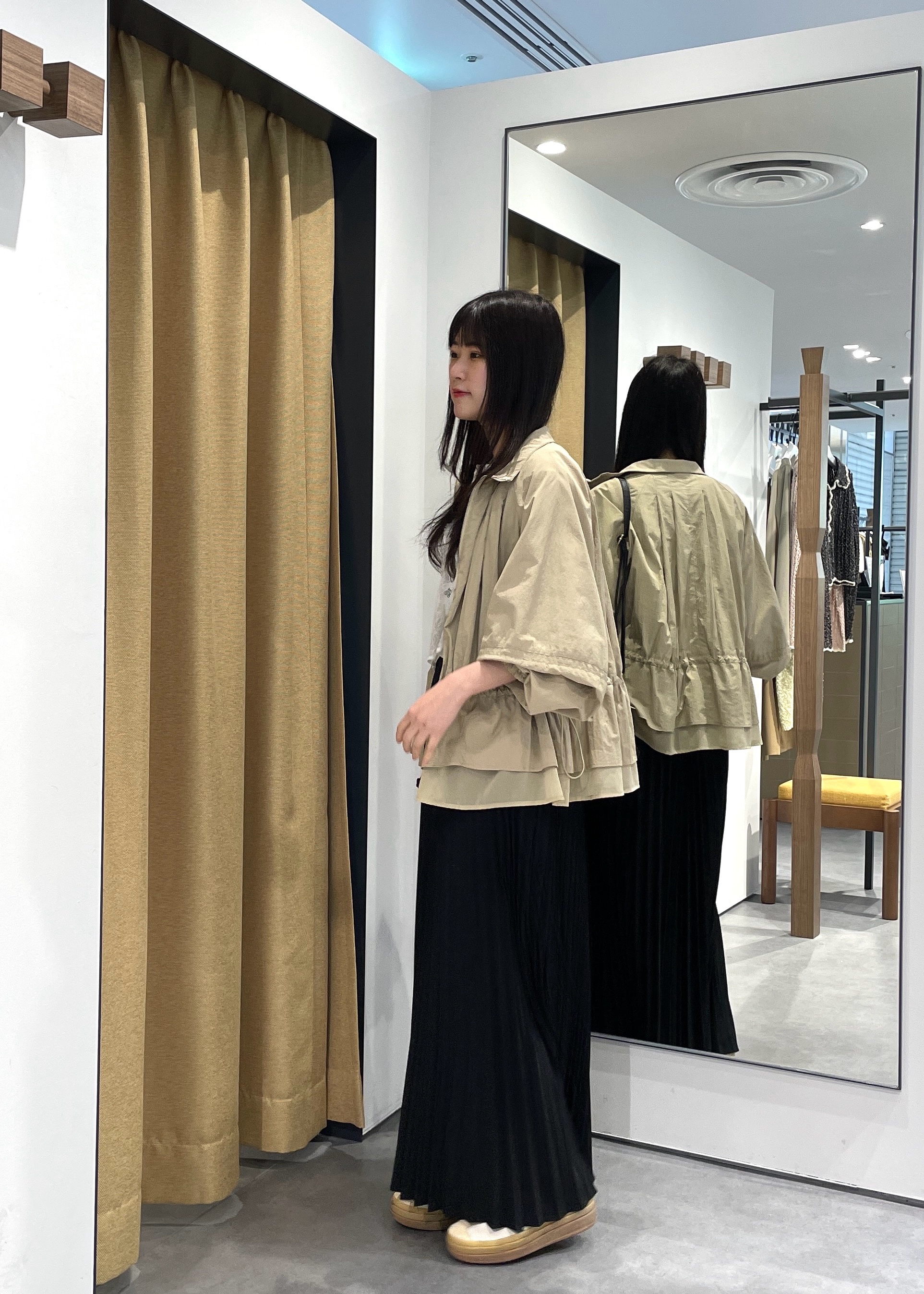 Renoさんの「INDIVI｜メッセージプリントクルーネックTシャツ」を使ったコーディネート