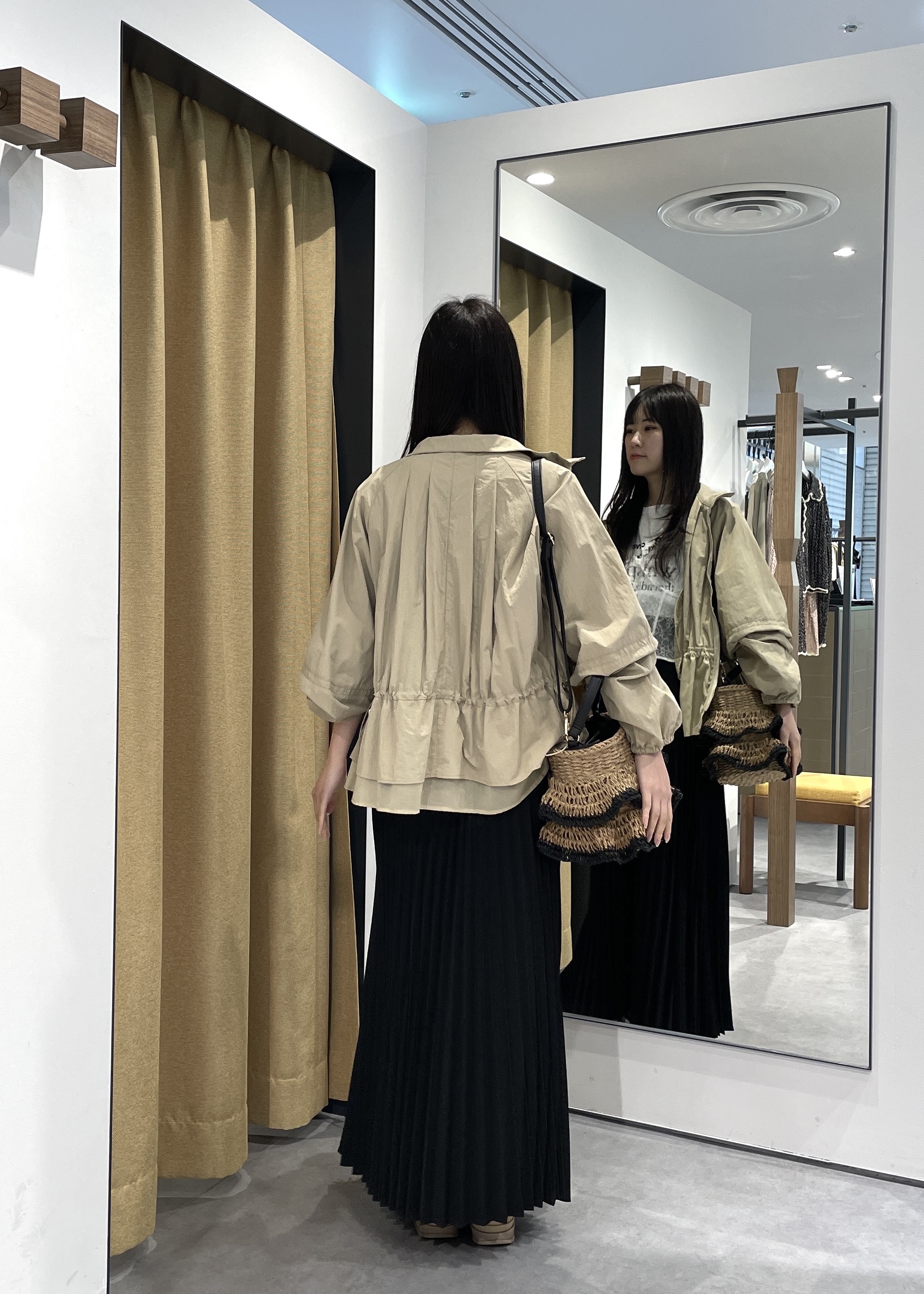 Renoさんの「INDIVI｜メッセージプリントクルーネックTシャツ」を使ったコーディネート