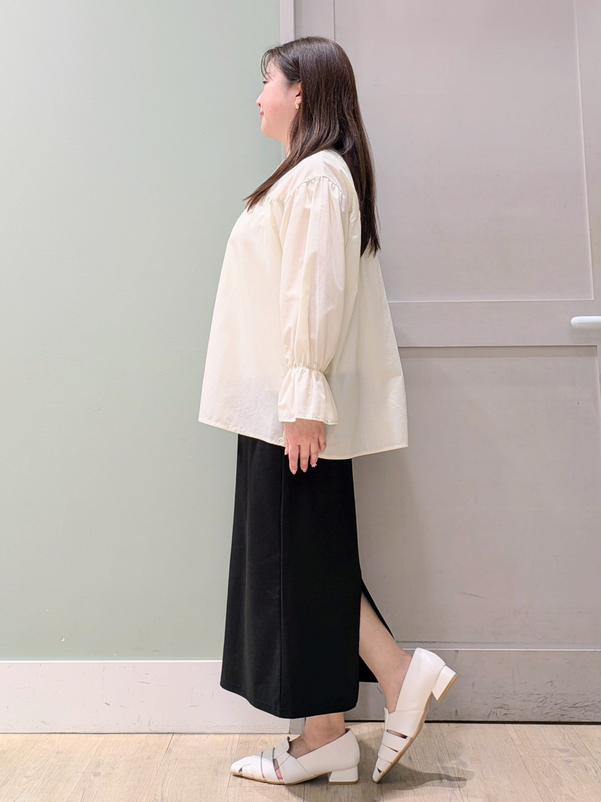 チグ♪さんの「grove｜【貴島明日香さん着用／イージーケア／接触冷感】麻混スタンドギャザーシャツ」を使ったコーディネート