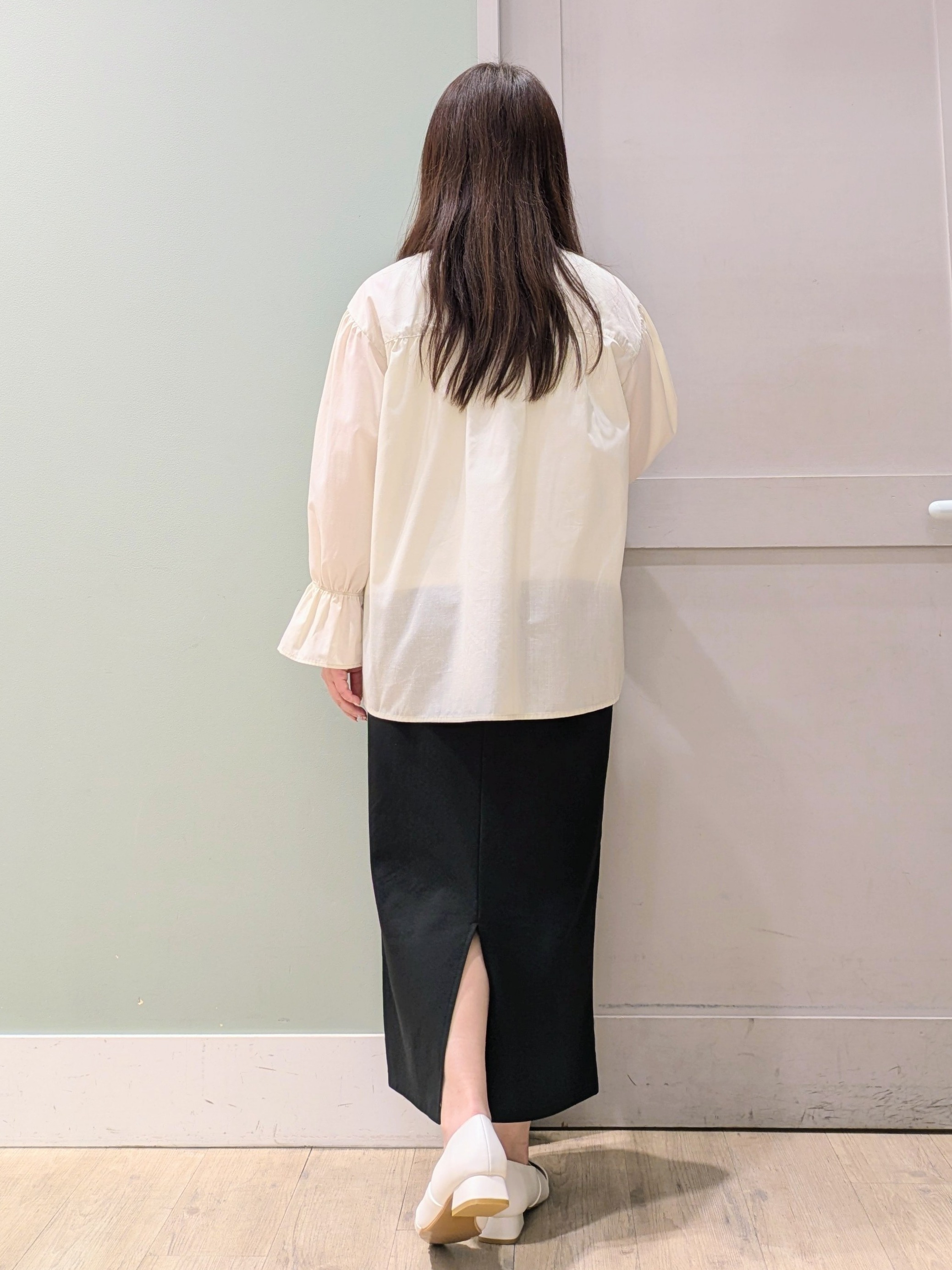 チグ♪さんの「grove｜【貴島明日香さん着用／イージーケア／接触冷感】麻混スタンドギャザーシャツ」を使ったコーディネート