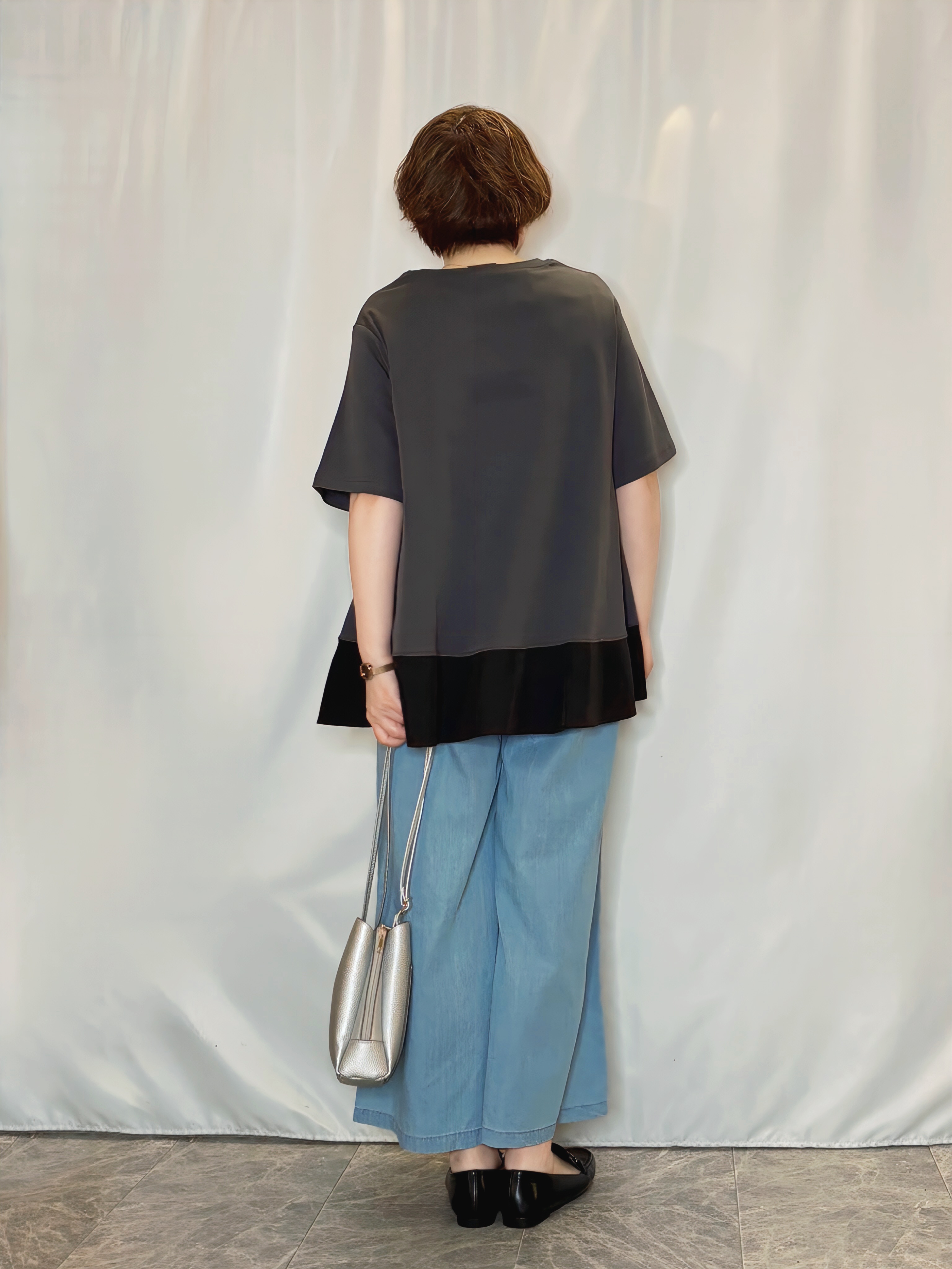 たみさんの「SHOO･LA･RUE｜【ひんやり/UV/抗菌防臭】体型カバーも叶う 裾切り替えAライントップス」を使ったコーディネート