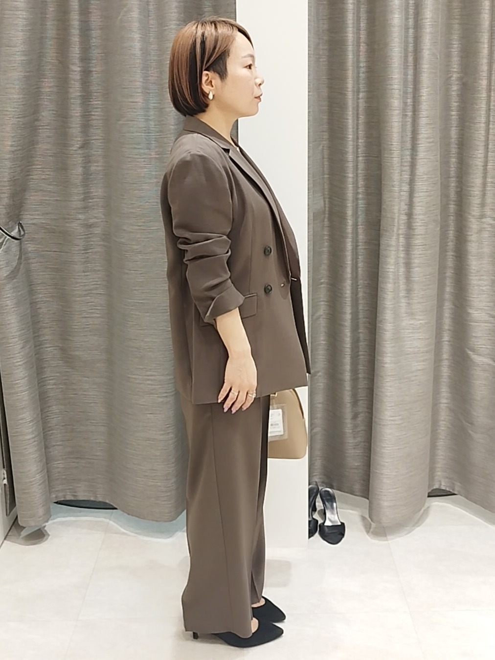 s u g iさんの「UNTITLED｜【新色追加/セットアップ可】エアリー ダブルブレストジャケット」を使ったコーディネート