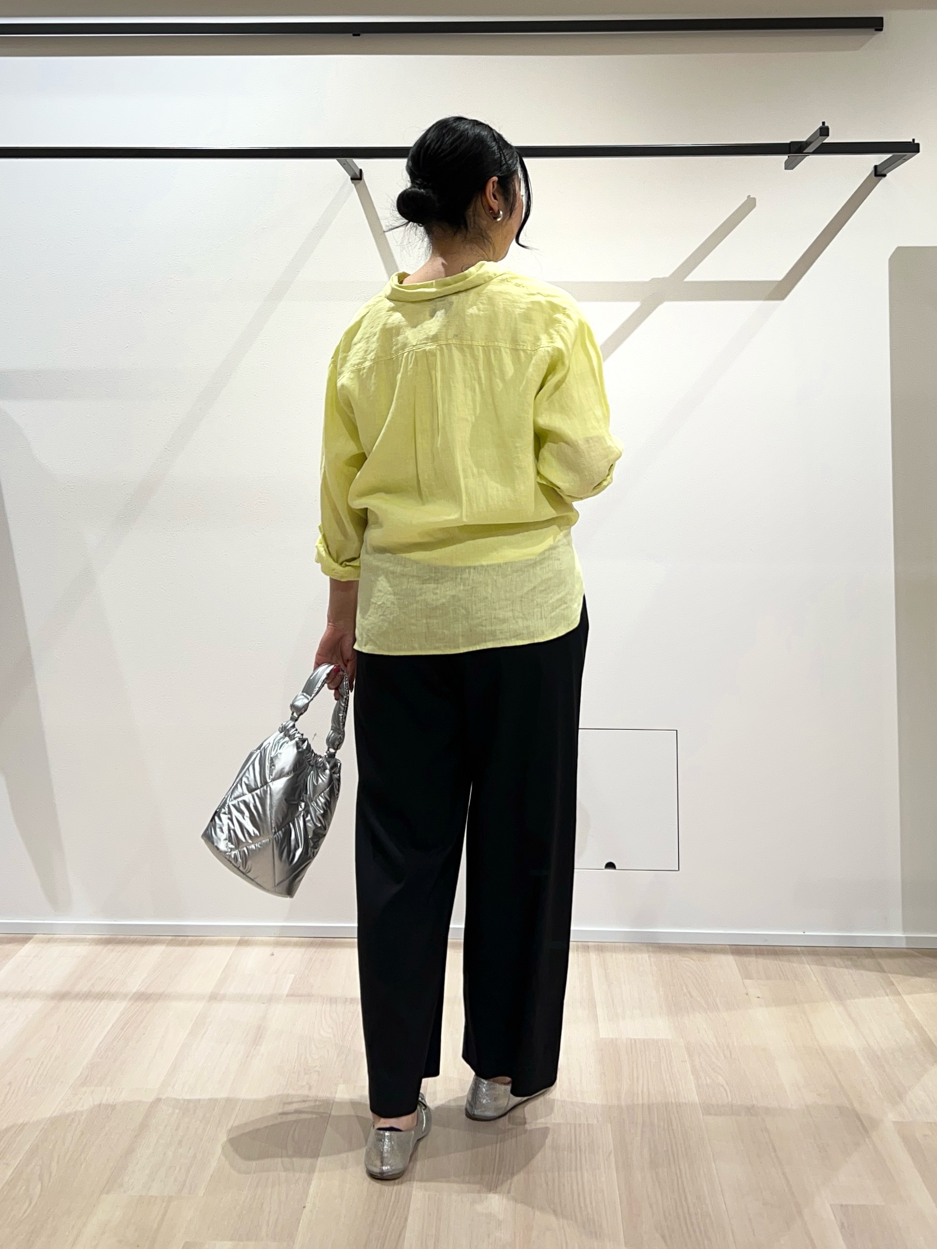 TOMOMIさんの「UNTITLED｜【接触冷感／2WAY】カシュクールリネンシャツ」を使ったコーディネート