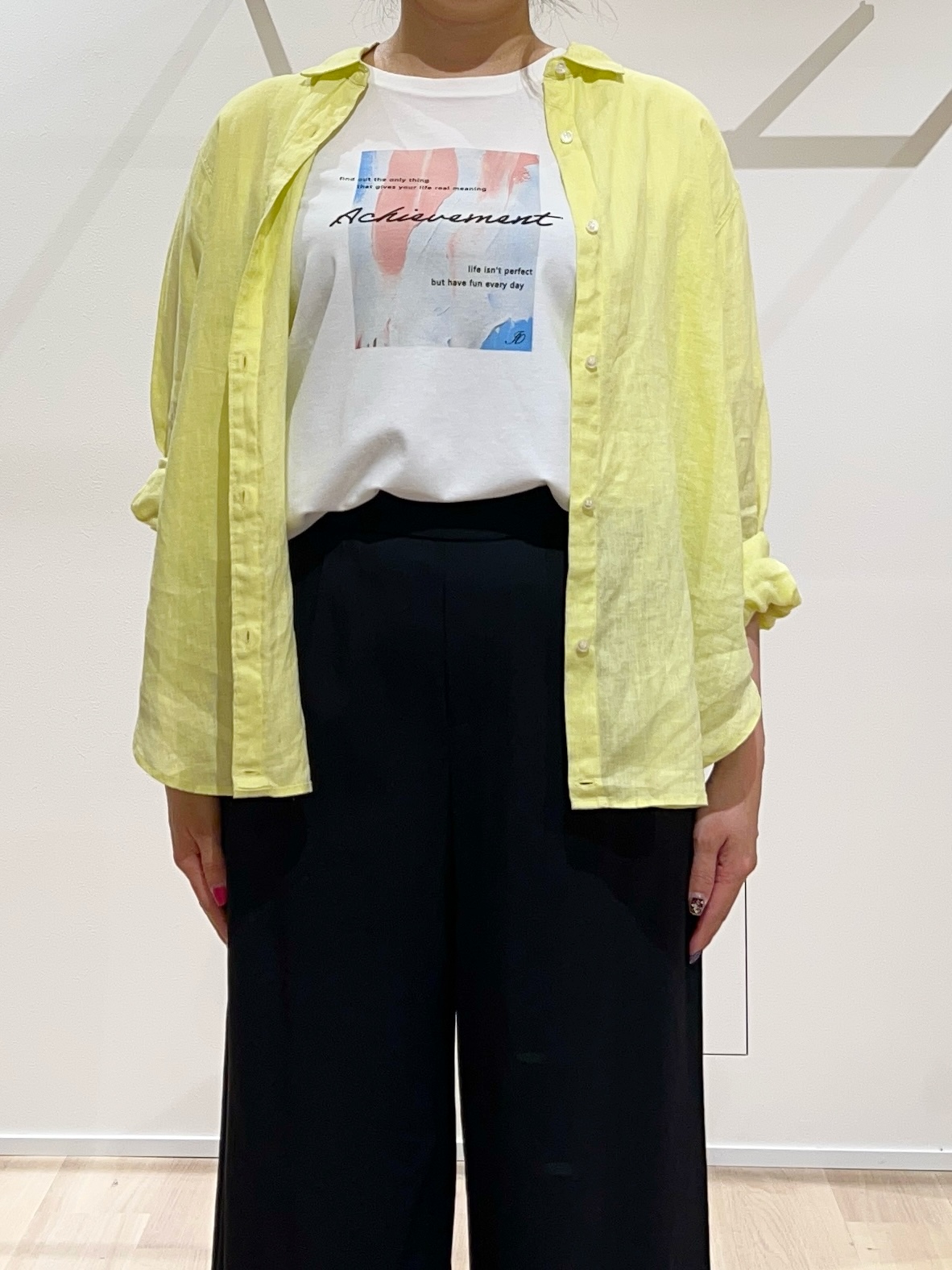 TOMOMIさんの「UNTITLED｜【接触冷感／2WAY】カシュクールリネンシャツ」を使ったコーディネート
