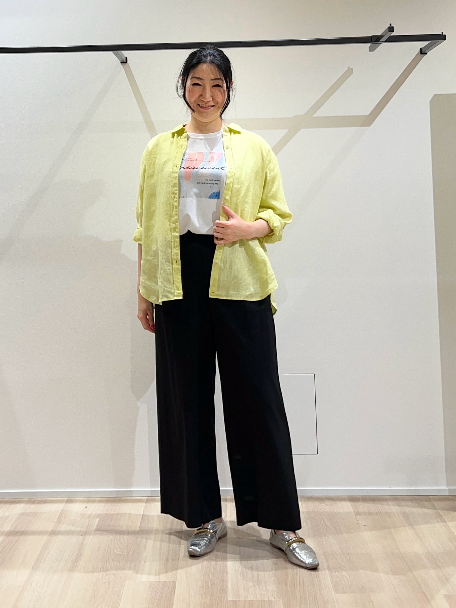TOMOMIさんの「UNTITLED｜【接触冷感／2WAY】カシュクールリネンシャツ」を使ったコーディネート