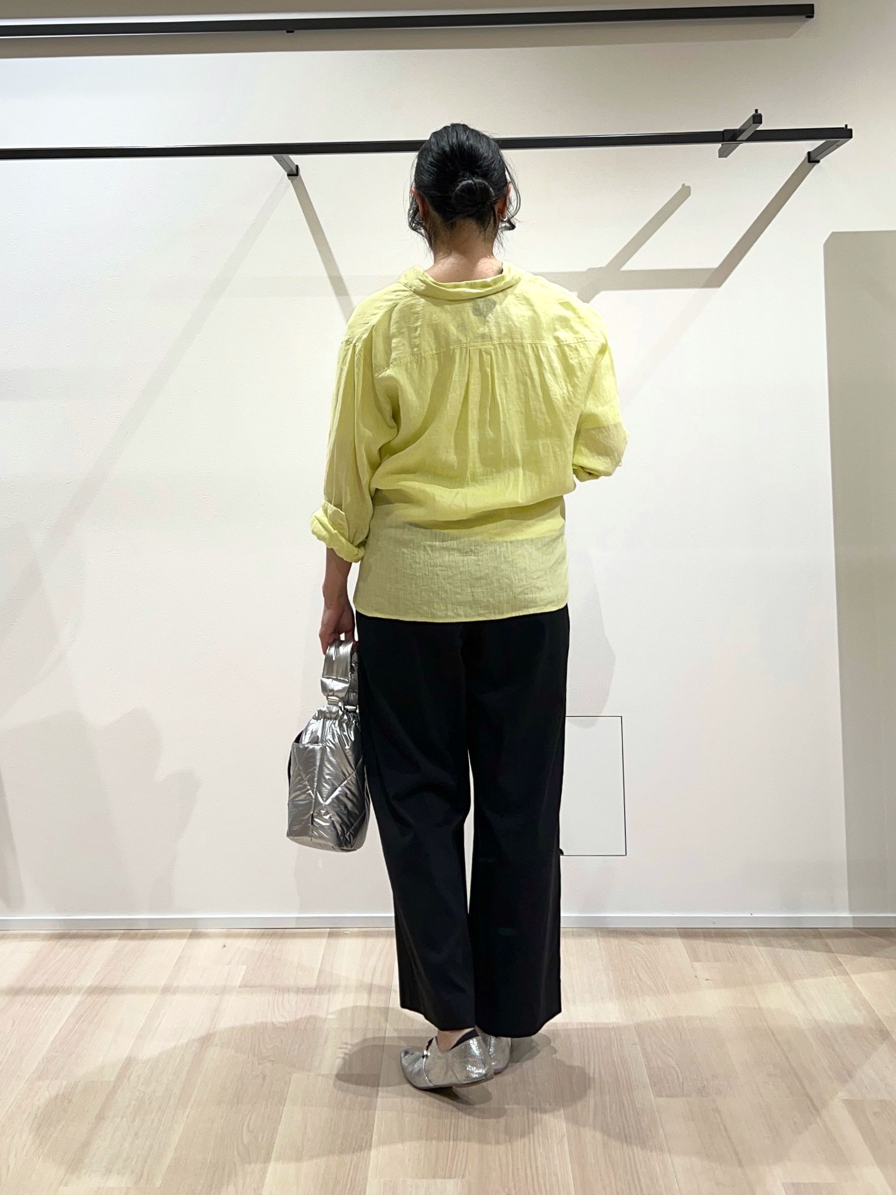 TOMOMIさんの「UNTITLED｜【接触冷感／2WAY】カシュクールリネンシャツ」を使ったコーディネート