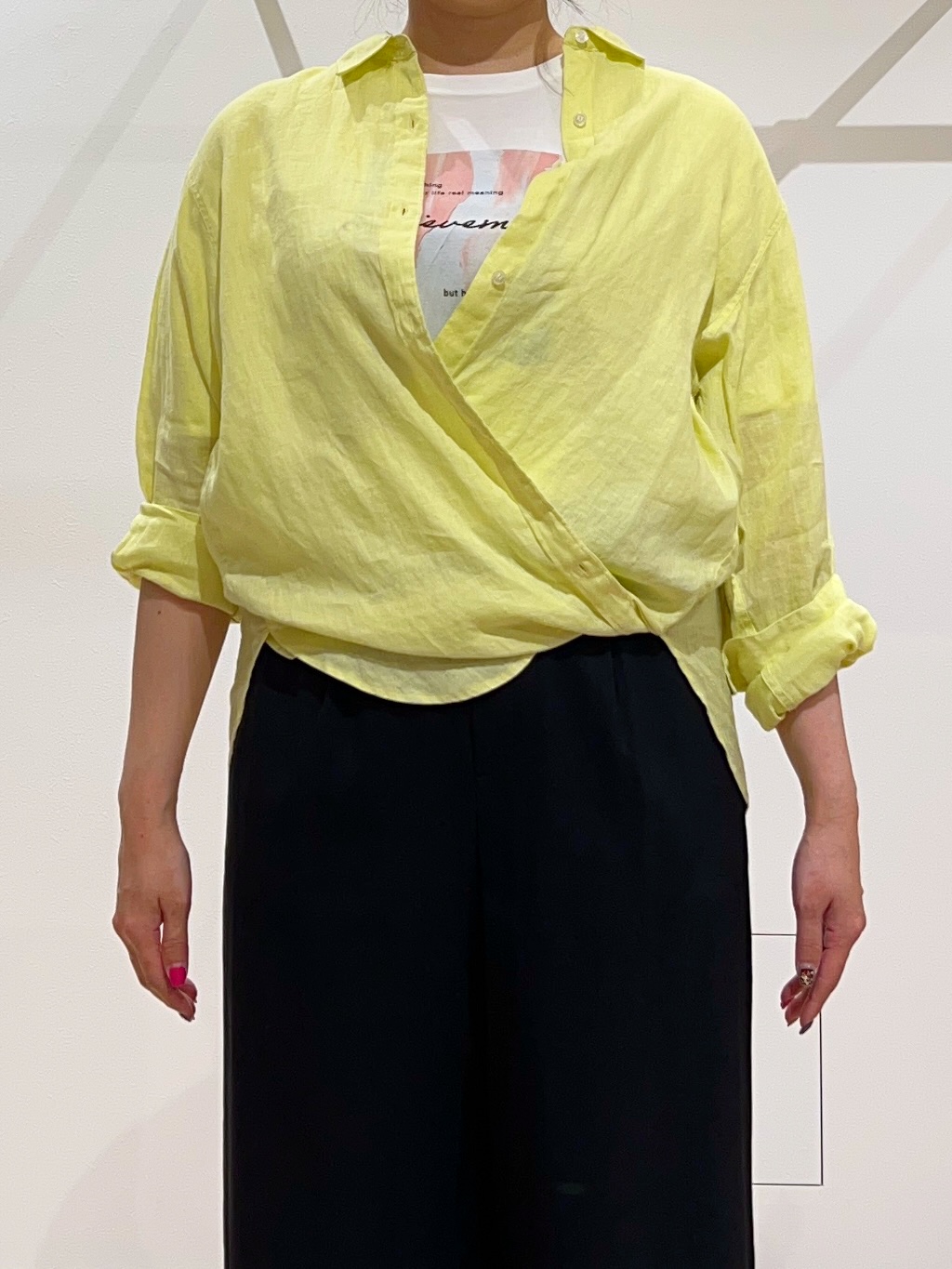 TOMOMIさんの「UNTITLED｜【接触冷感／2WAY】カシュクールリネンシャツ」を使ったコーディネート