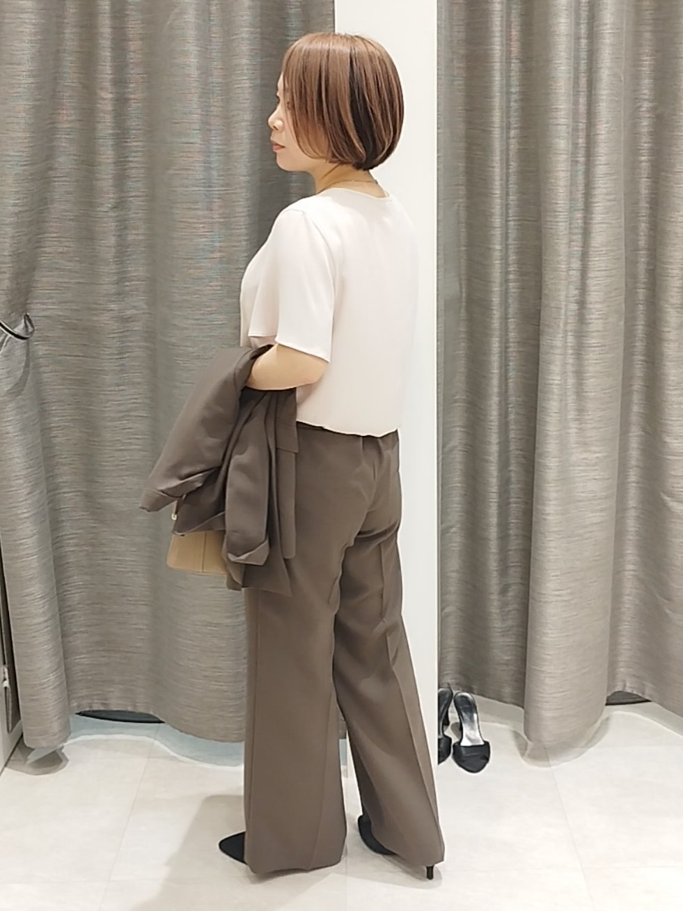 s u g iさんの「UNTITLED｜【洗える/スーツインナー】ジョーゼットミニマルブラウス」を使ったコーディネート