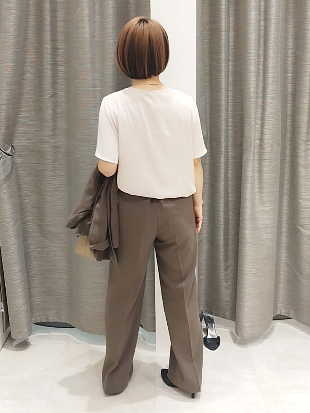 s u g iさんの「UNTITLED｜【洗える/スーツインナー】ジョーゼットミニマルブラウス」を使ったコーディネート