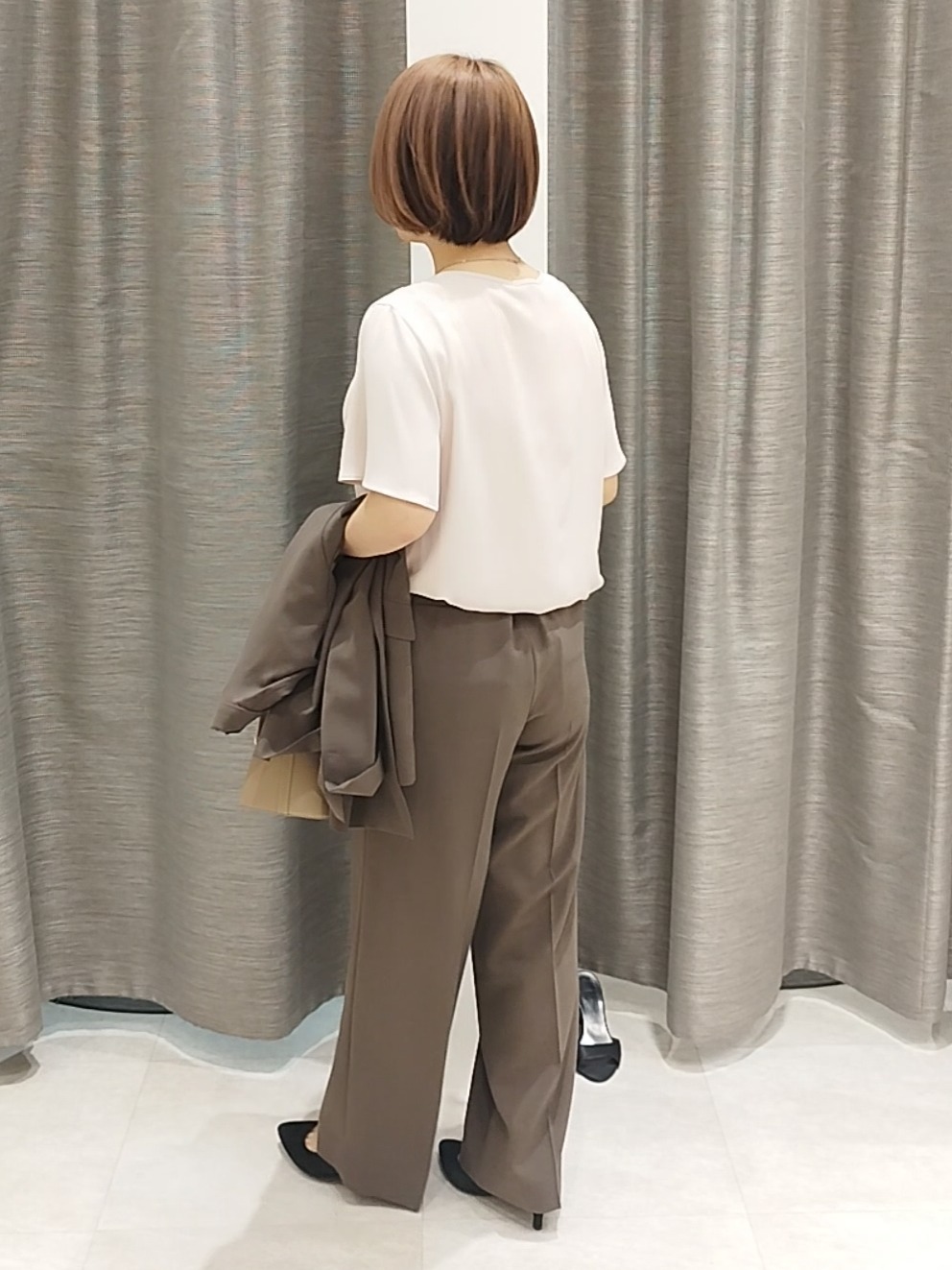 s u g iさんの「UNTITLED｜【洗える/スーツインナー】ジョーゼットミニマルブラウス」を使ったコーディネート
