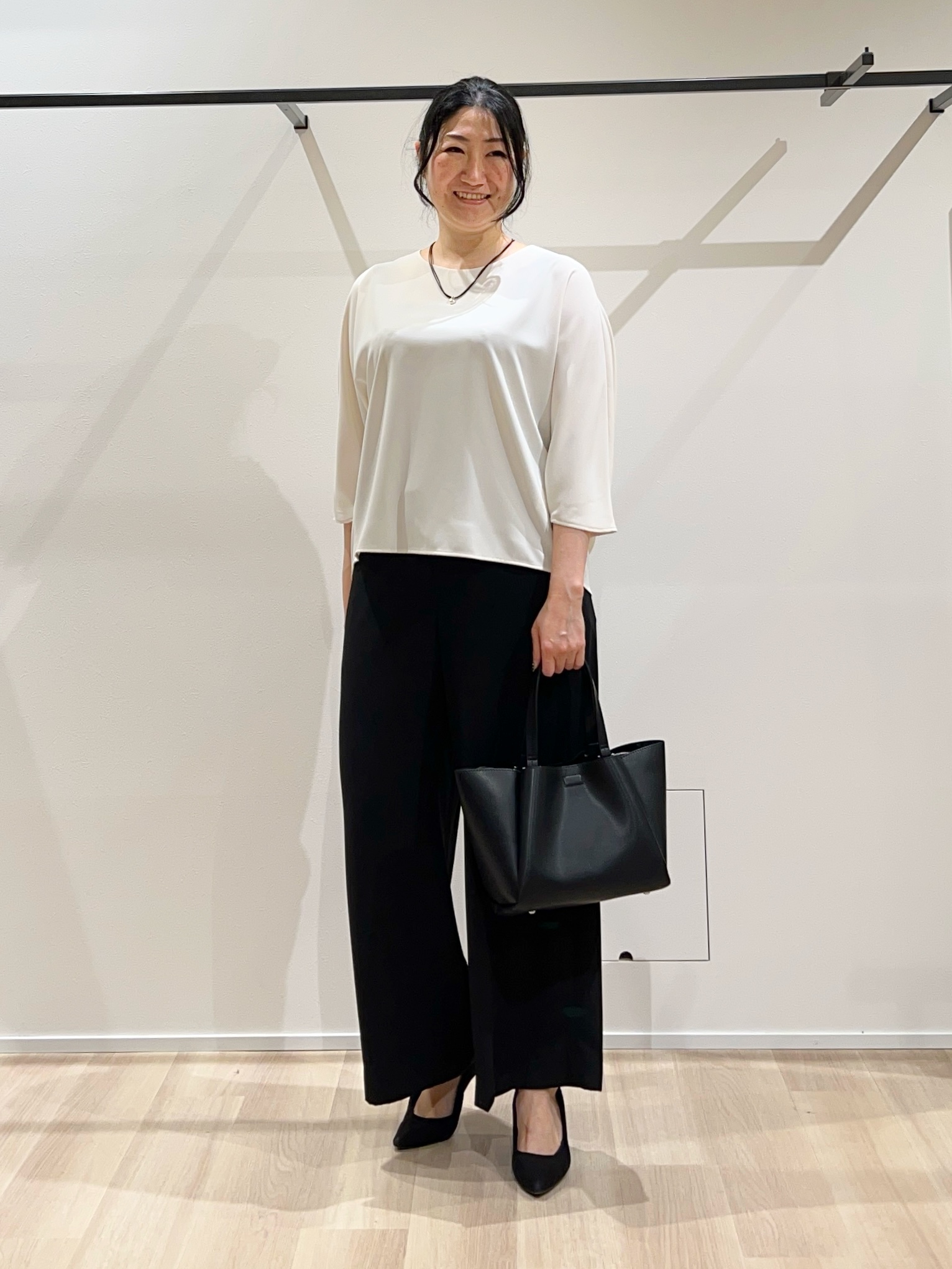 TOMOMIさんの「UNTITLED｜【接触冷感／透湿／着る日傘】ドルマントップス」を使ったコーディネート