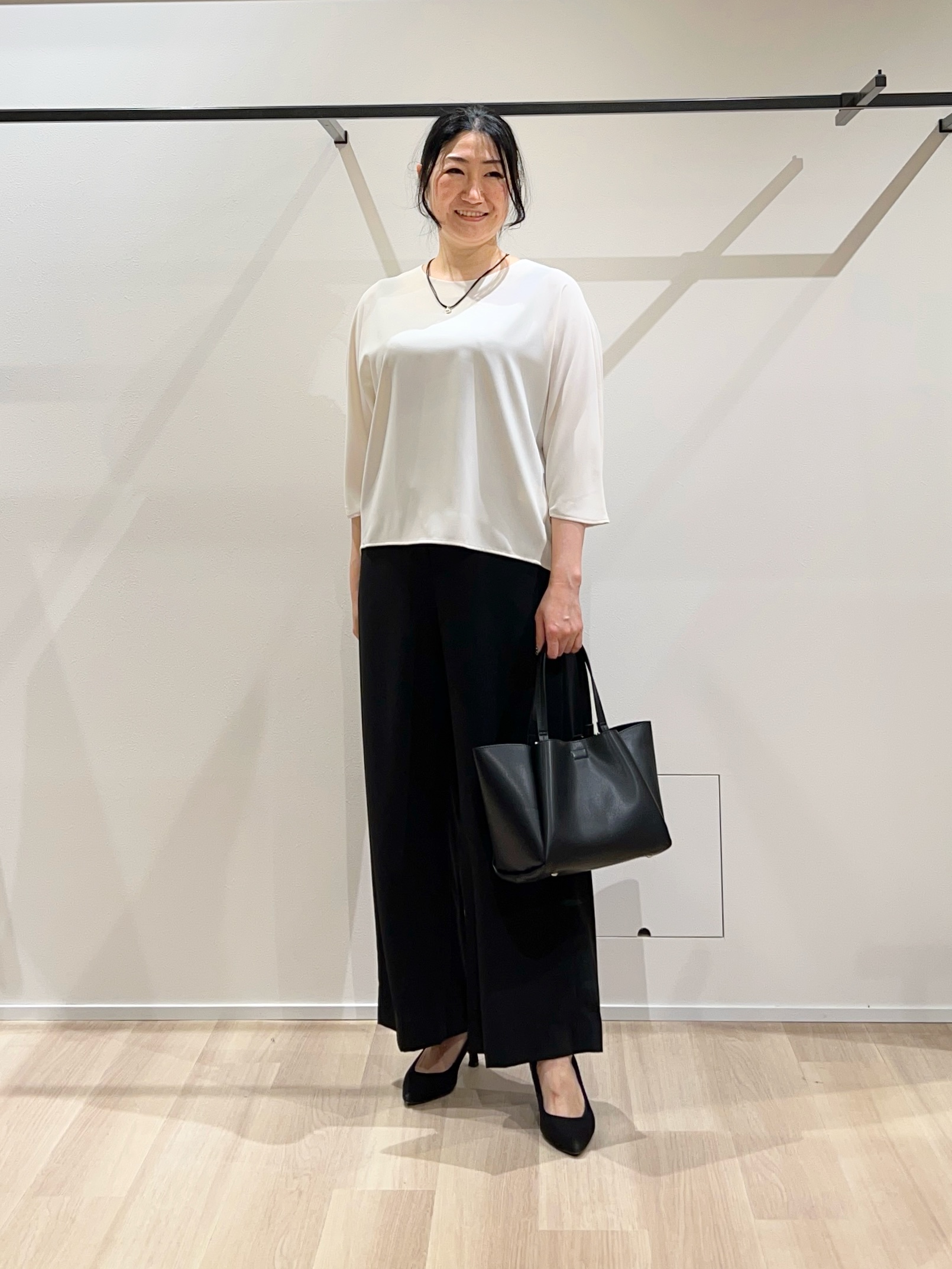 TOMOMIさんの「UNTITLED｜【接触冷感／透湿／着る日傘】ドルマントップス」を使ったコーディネート