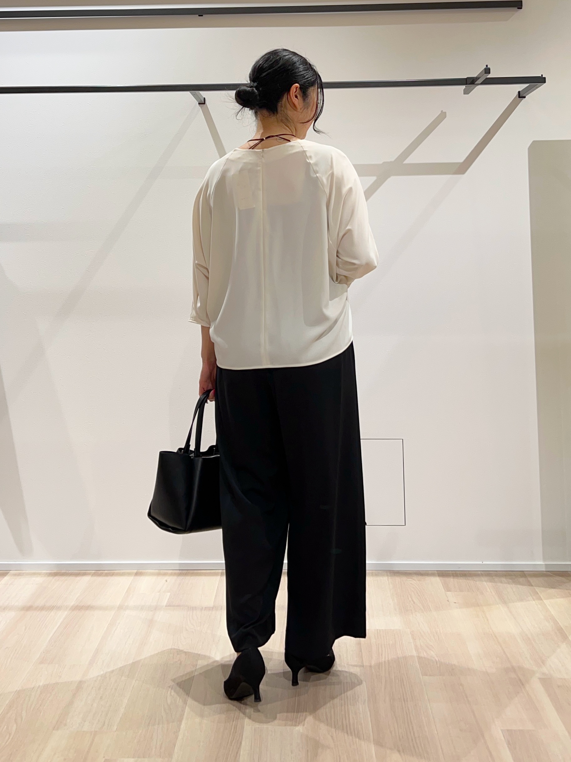 TOMOMIさんの「UNTITLED｜【接触冷感／透湿／着る日傘】ドルマントップス」を使ったコーディネート