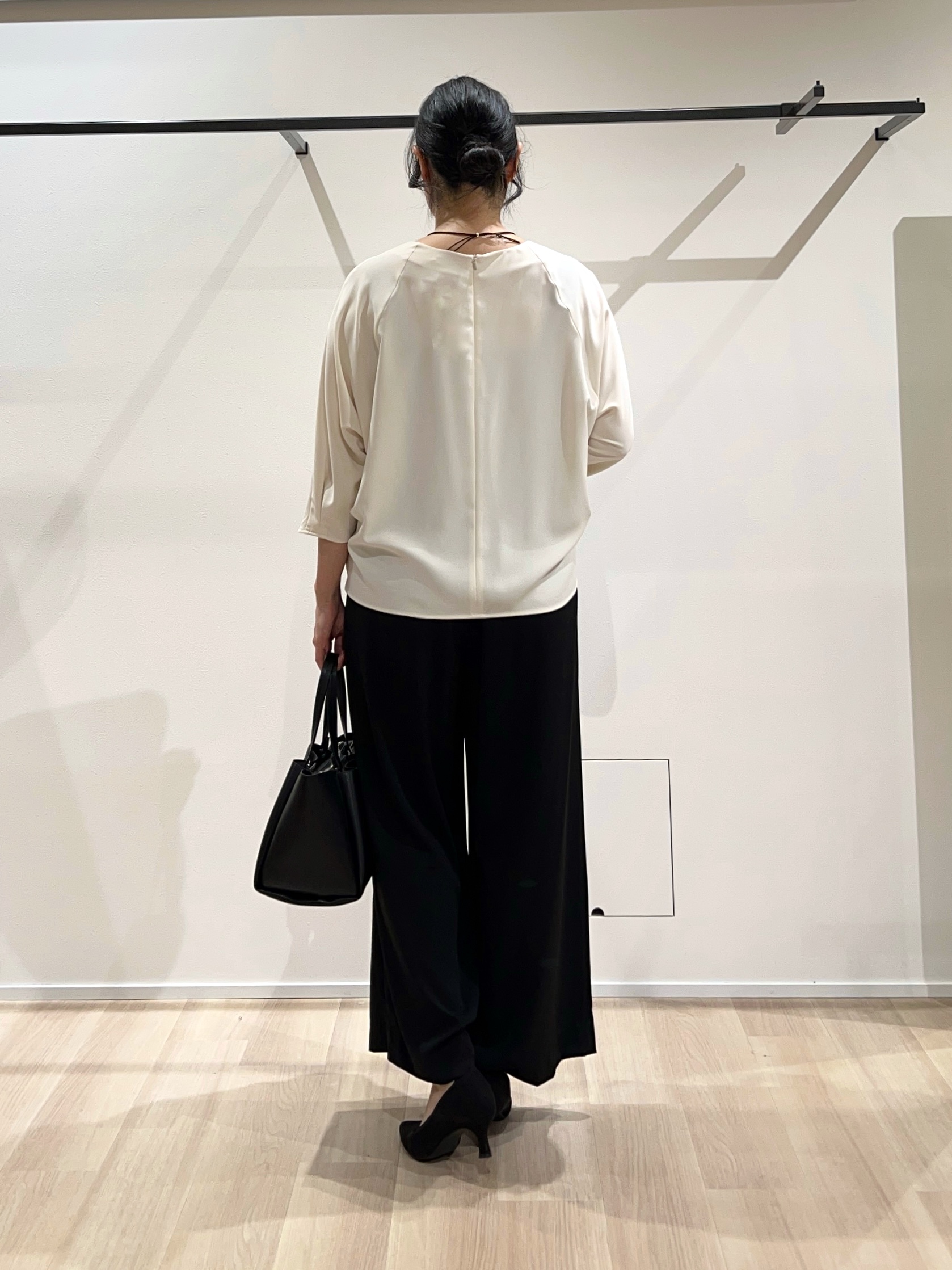 TOMOMIさんの「UNTITLED｜【接触冷感／透湿／着る日傘】ドルマントップス」を使ったコーディネート