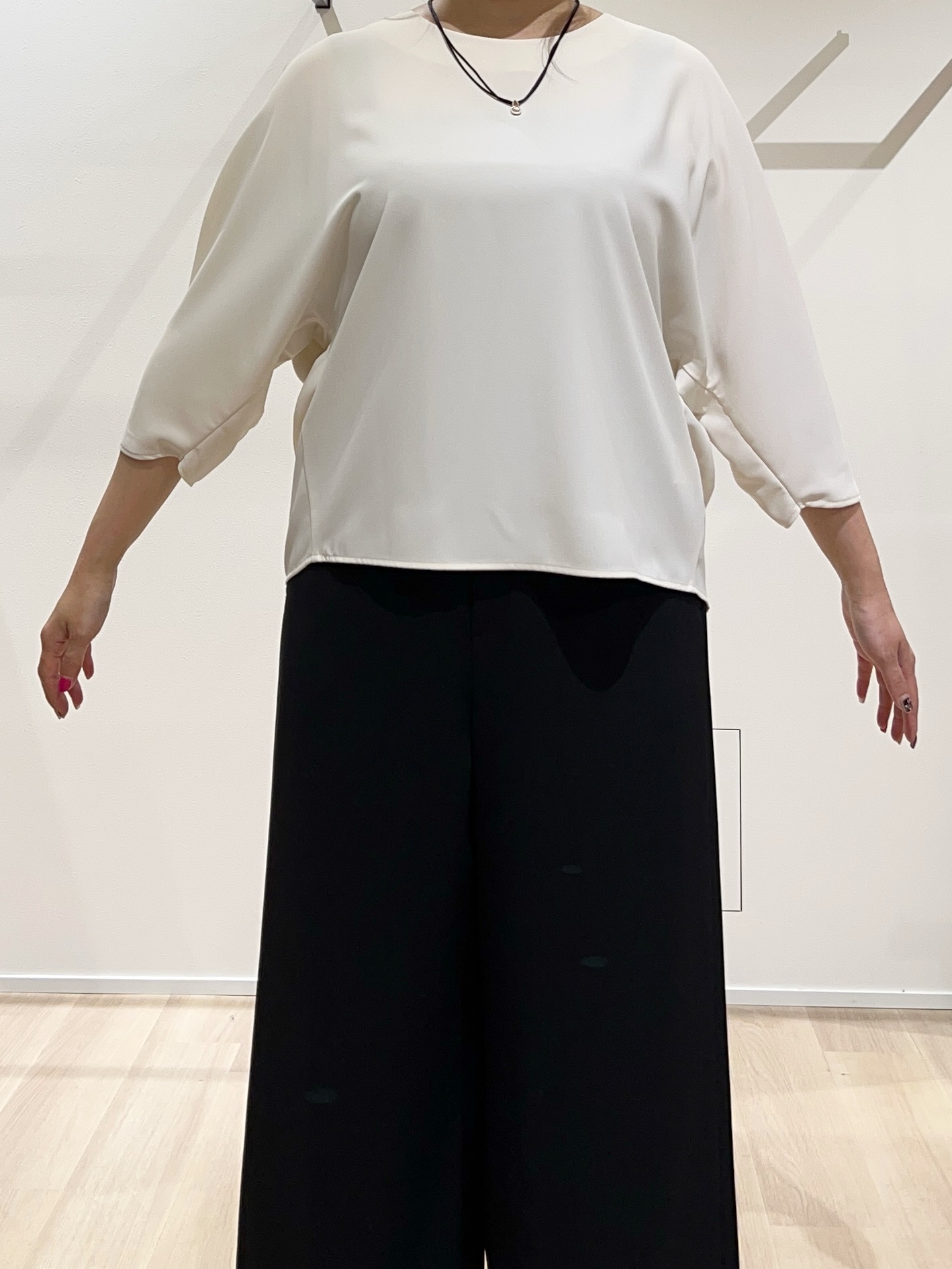 TOMOMIさんの「UNTITLED｜【接触冷感／透湿／着る日傘】ドルマントップス」を使ったコーディネート