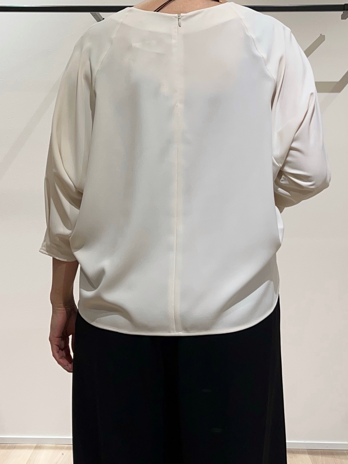 TOMOMIさんの「UNTITLED｜【接触冷感／透湿／着る日傘】ドルマントップス」を使ったコーディネート