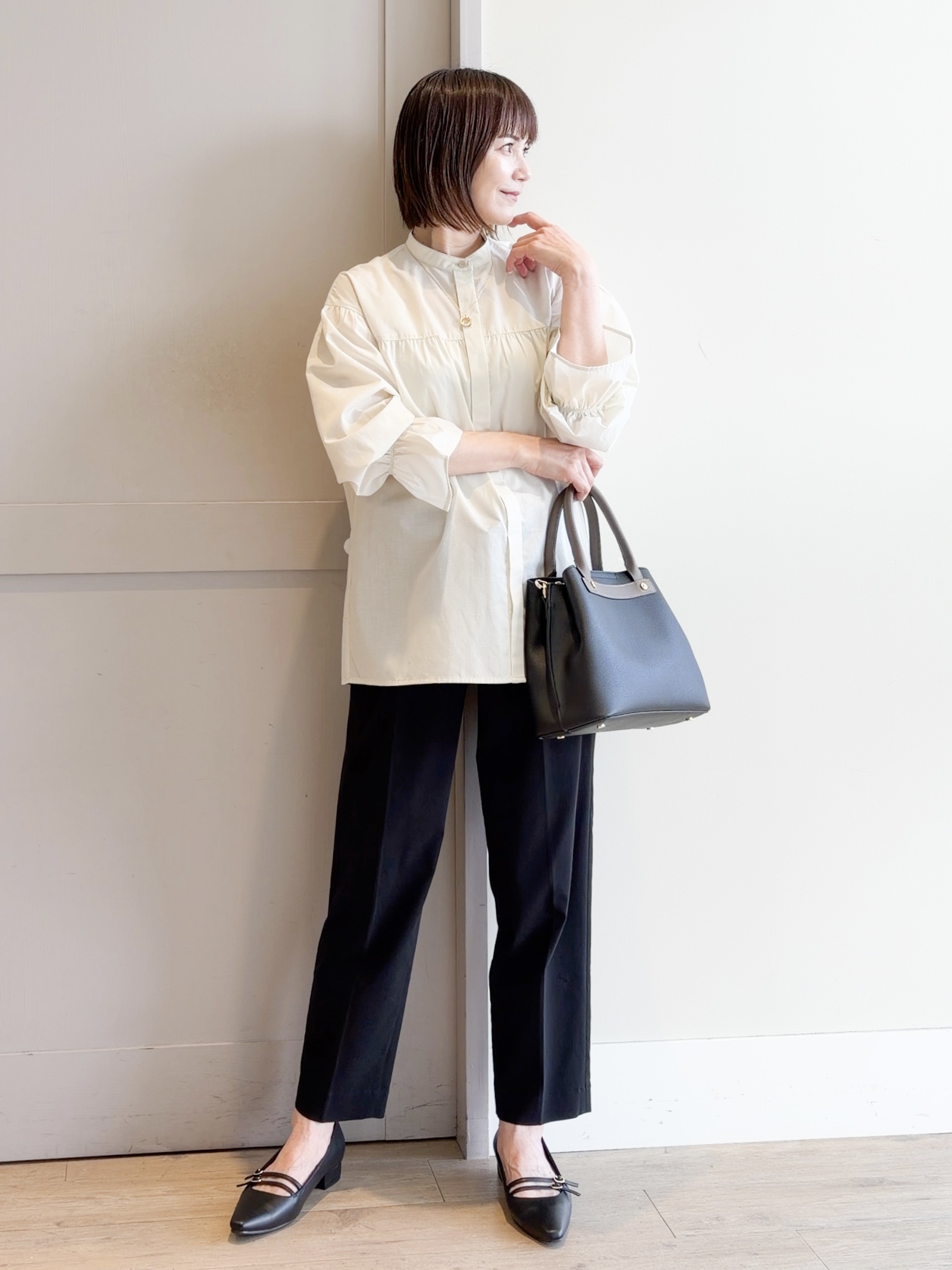 yamakoさんの「grove｜【貴島明日香さん着用／イージーケア／接触冷感】麻混スタンドギャザーシャツ」を使ったコーディネート