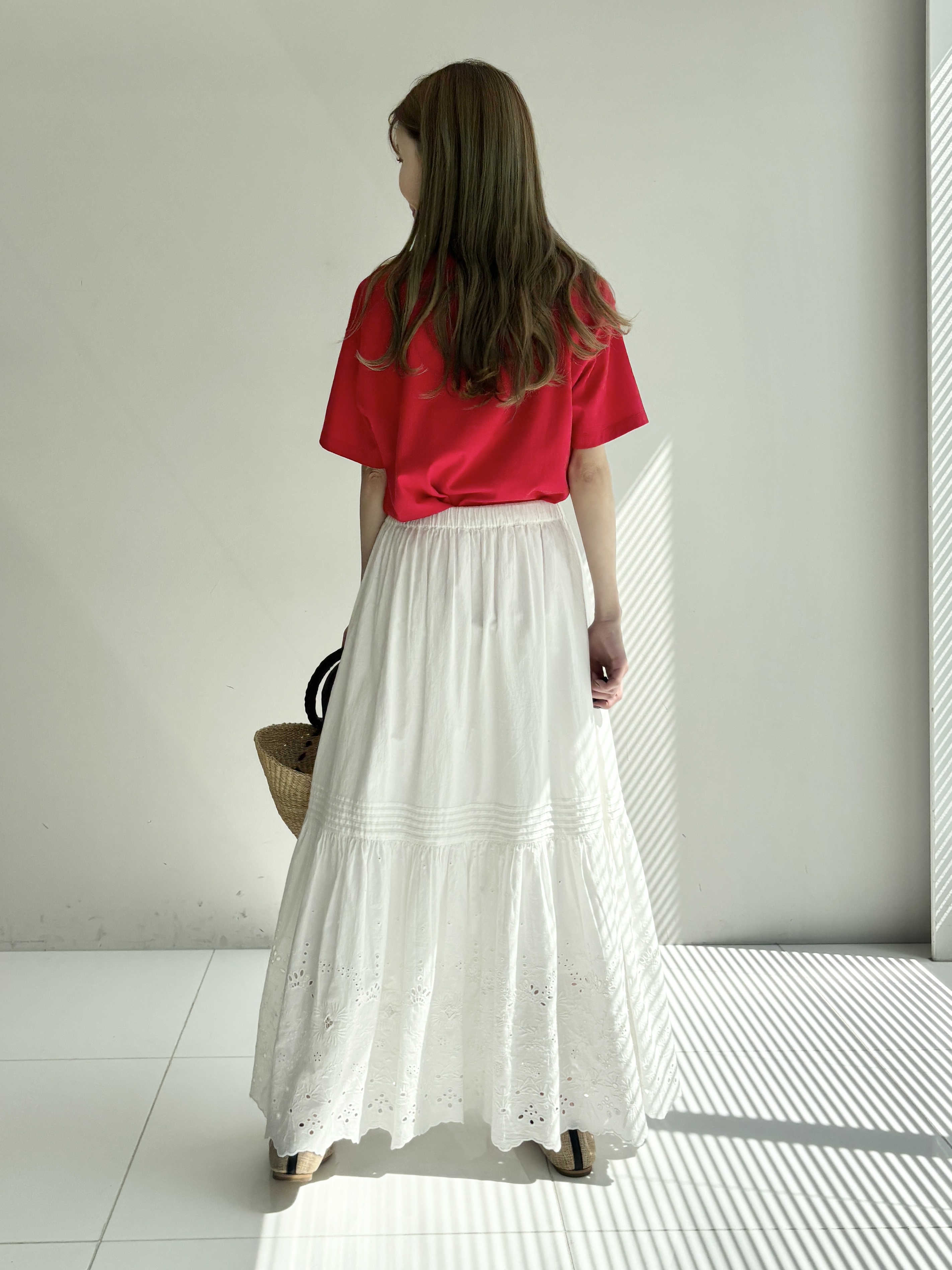 清水夏姫さんの「DRESSTERIOR｜ウォッシャブルエンブロイダリースカート」を使ったコーディネート