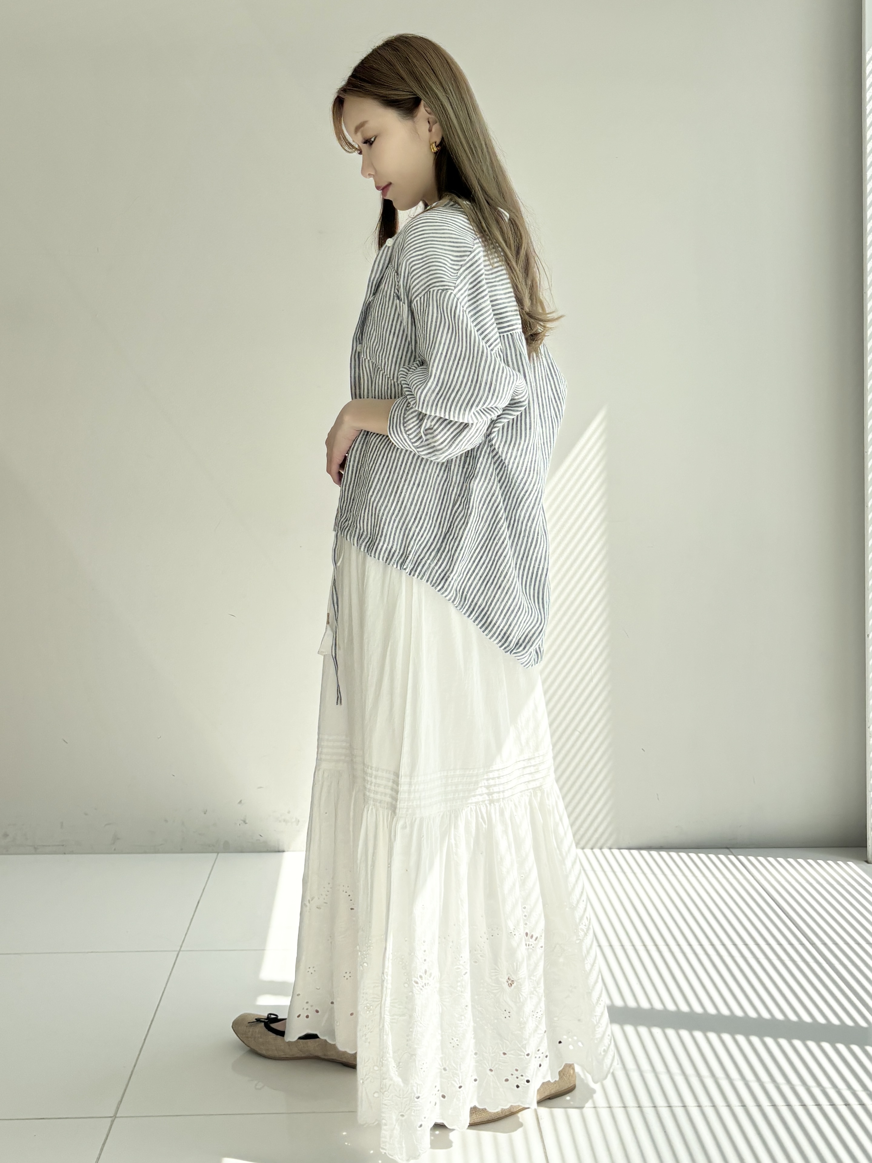 清水夏姫さんの「DRESSTERIOR｜【2WAY/羽織にも】ウォッシャブルリネン ドロストシャツ」を使ったコーディネート