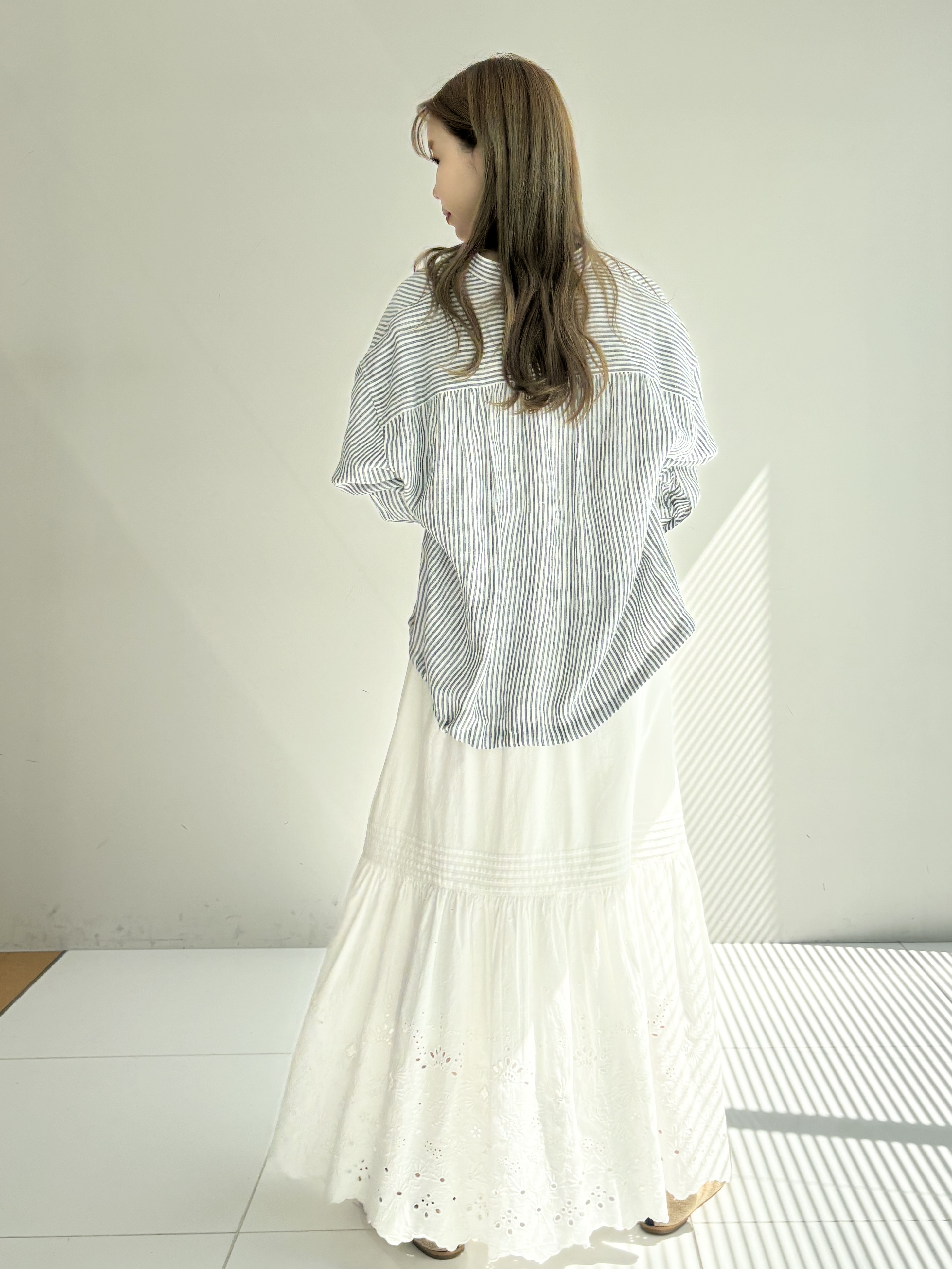 清水夏姫さんの「DRESSTERIOR｜【2WAY/羽織にも】ウォッシャブルリネン ドロストシャツ」を使ったコーディネート