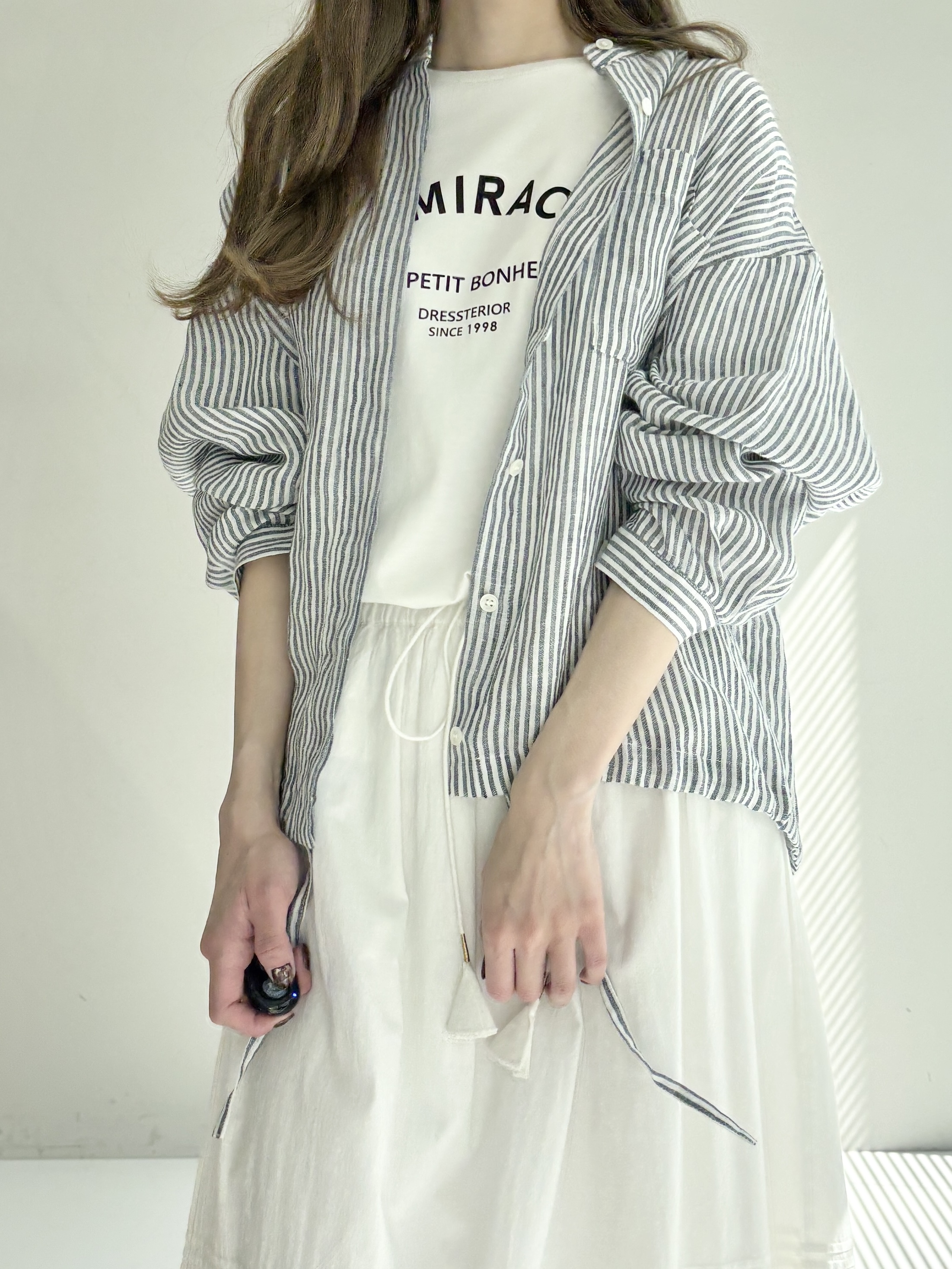 清水夏姫さんの「DRESSTERIOR｜【2WAY/羽織にも】ウォッシャブルリネン ドロストシャツ」を使ったコーディネート