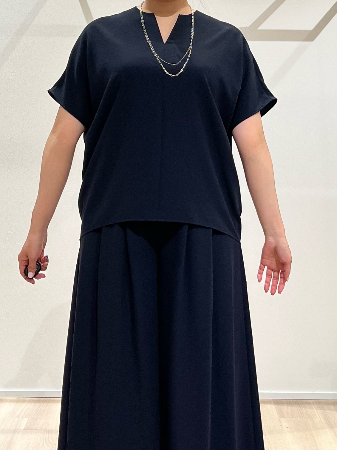 TOMOMIさんの「UNTITLED｜【セットアップ可/UVカット/前後2WAY】リラクシーフレンチスリーブブラウス」を使ったコーディネート