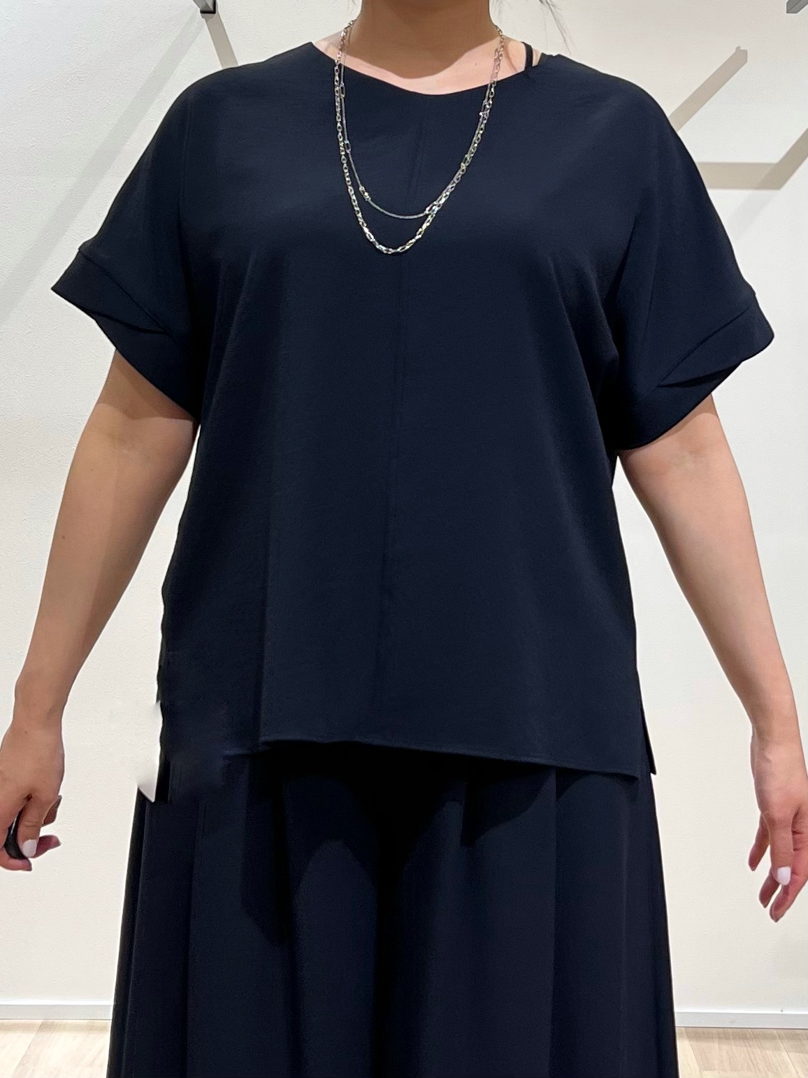TOMOMIさんの「UNTITLED｜【セットアップ可/UVカット/前後2WAY】リラクシーフレンチスリーブブラウス」を使ったコーディネート