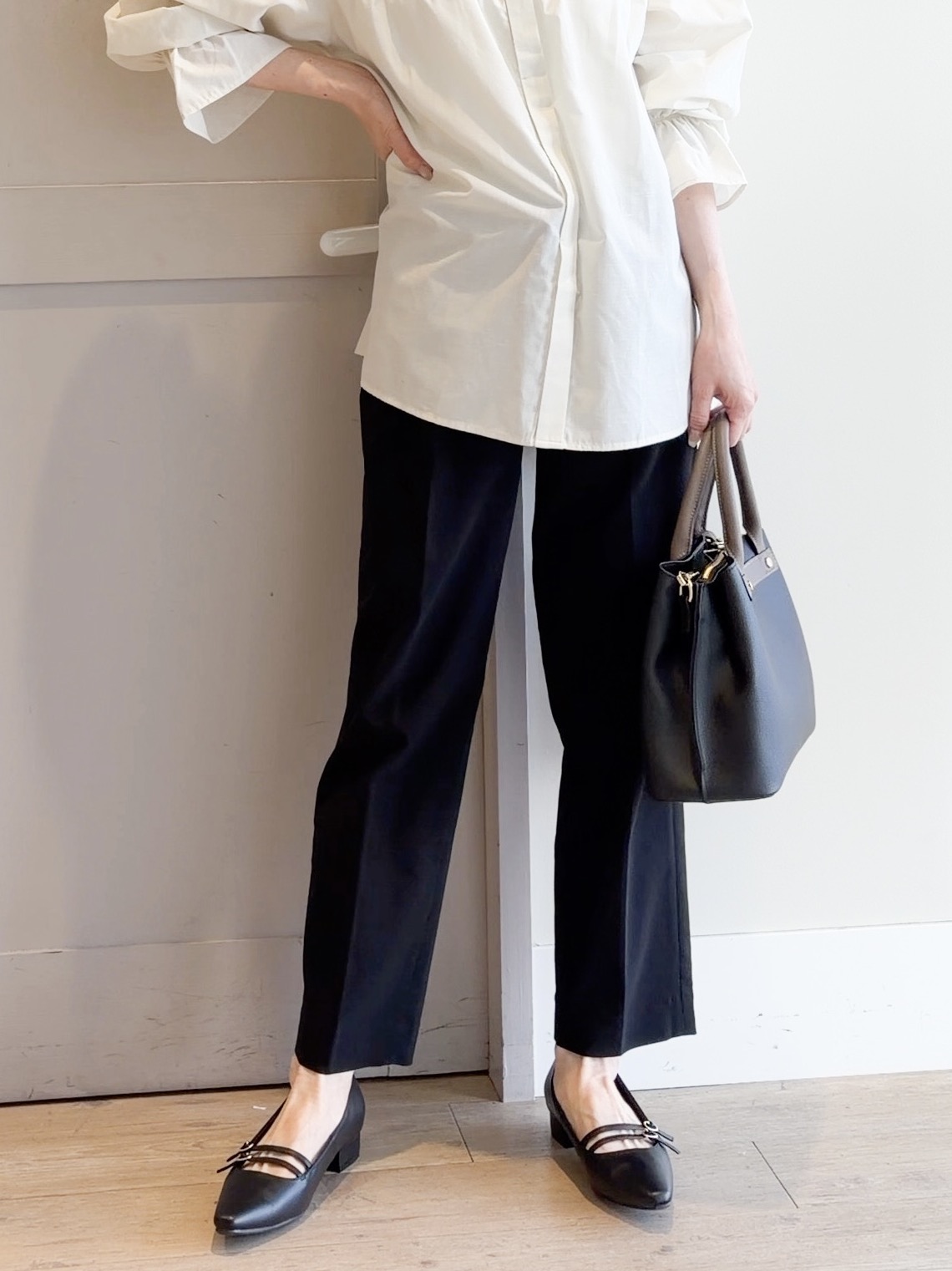 yamakoさんの「grove｜【貴島明日香さん着用／イージーケア／接触冷感】麻混スタンドギャザーシャツ」を使ったコーディネート
