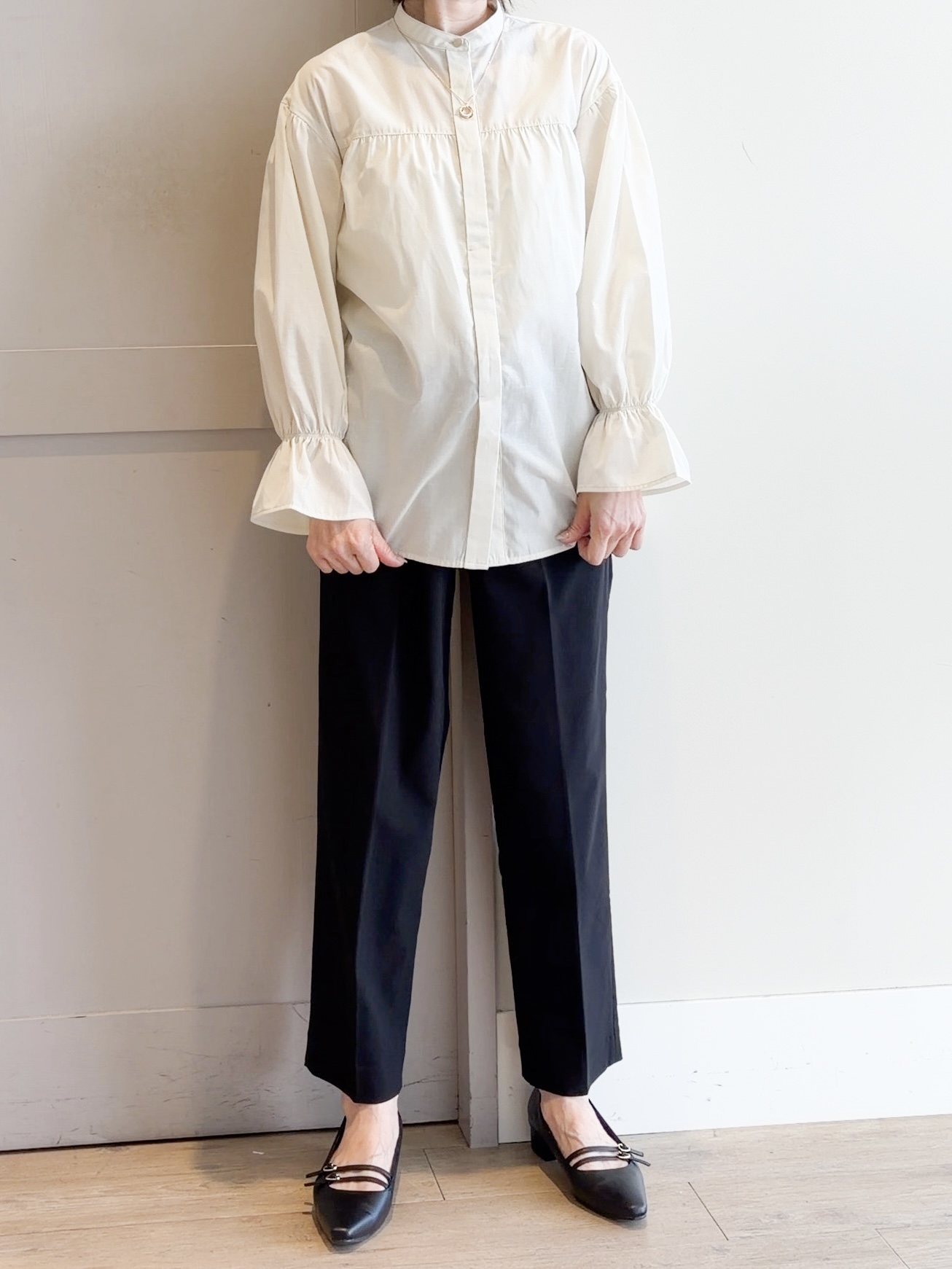 yamakoさんの「grove｜【貴島明日香さん着用／イージーケア／接触冷感】麻混スタンドギャザーシャツ」を使ったコーディネート