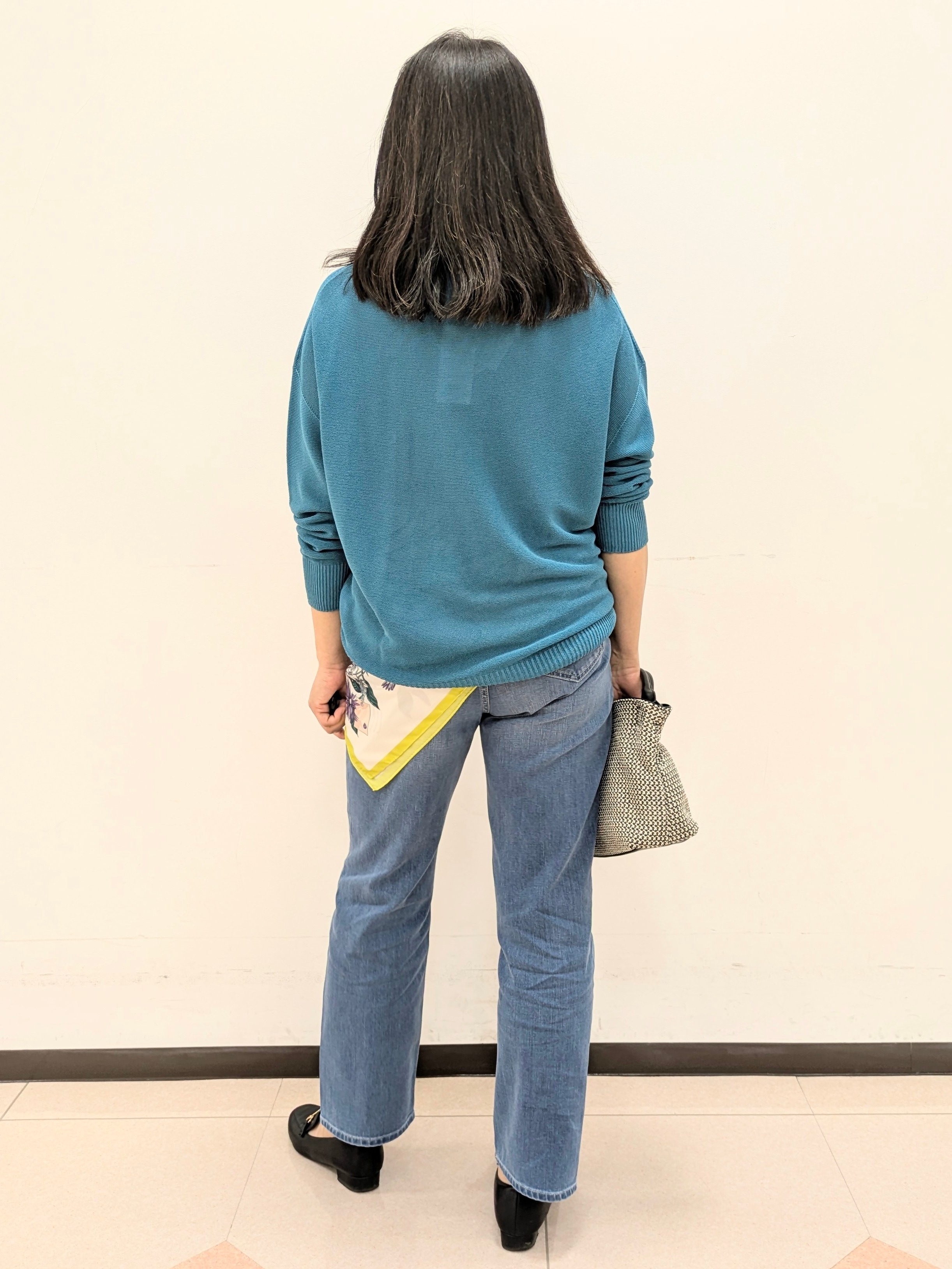 ともさんの「UNTITLED｜【7色展開/洗える/程よい透け感】ドライタッチVネックニット」を使ったコーディネート