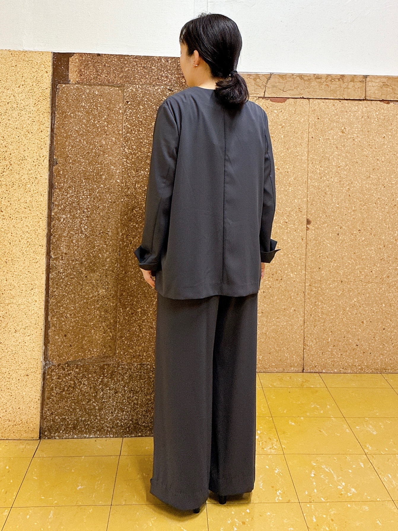 hattoriさんの「INDIVI｜【さらに軽く軽快！／着る日傘】ノーカラージャケット」を使ったコーディネート