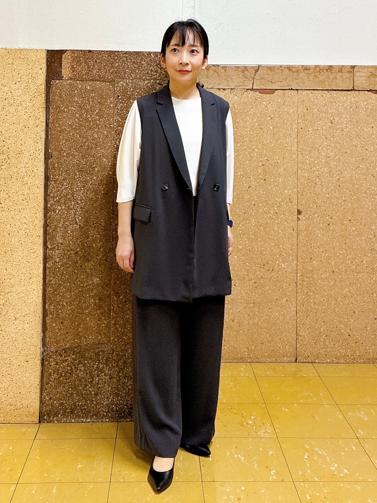 hattoriさんの「INDIVI｜【さらに軽く軽快！／着る日傘】イージーワイドパンツ」を使ったコーディネート