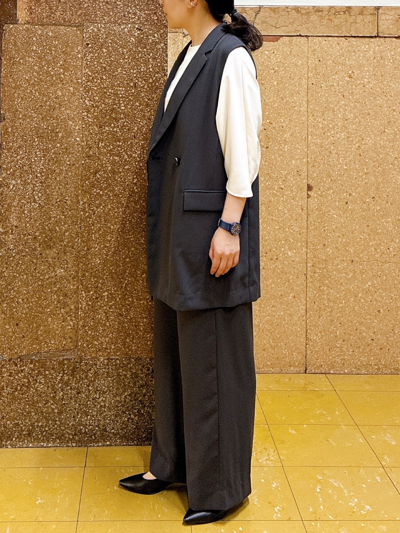 hattoriさんの「INDIVI｜【さらに軽く軽快！／着る日傘】イージーワイドパンツ」を使ったコーディネート