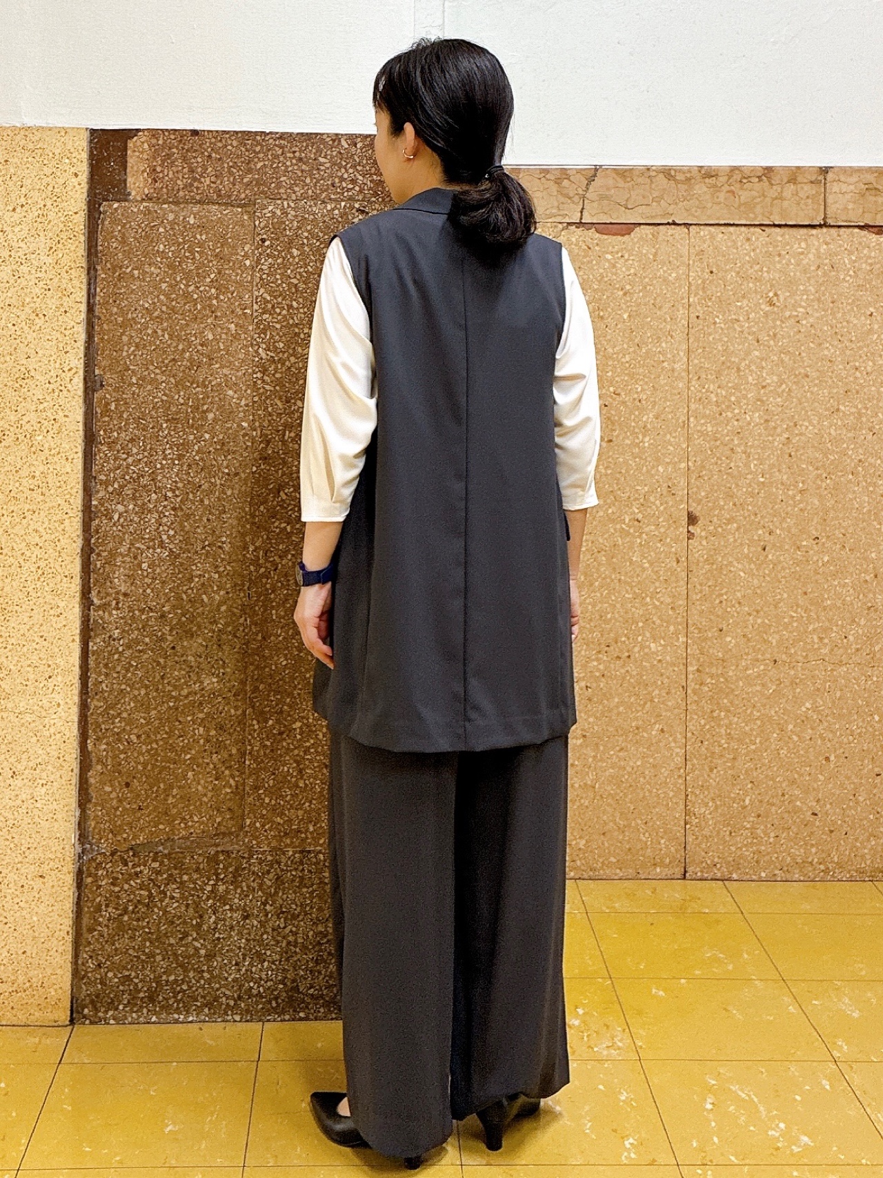 hattoriさんの「INDIVI｜【さらに軽く軽快！／着る日傘】イージーワイドパンツ」を使ったコーディネート